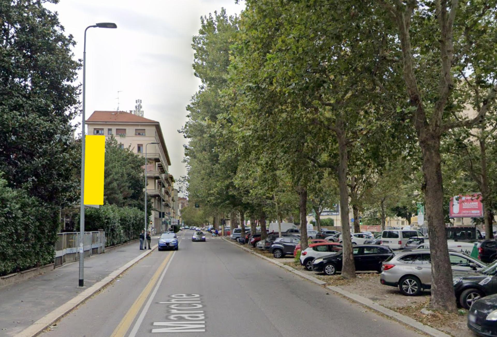 Impianto VERTICAL BANNER a Milano, in zona Small Café