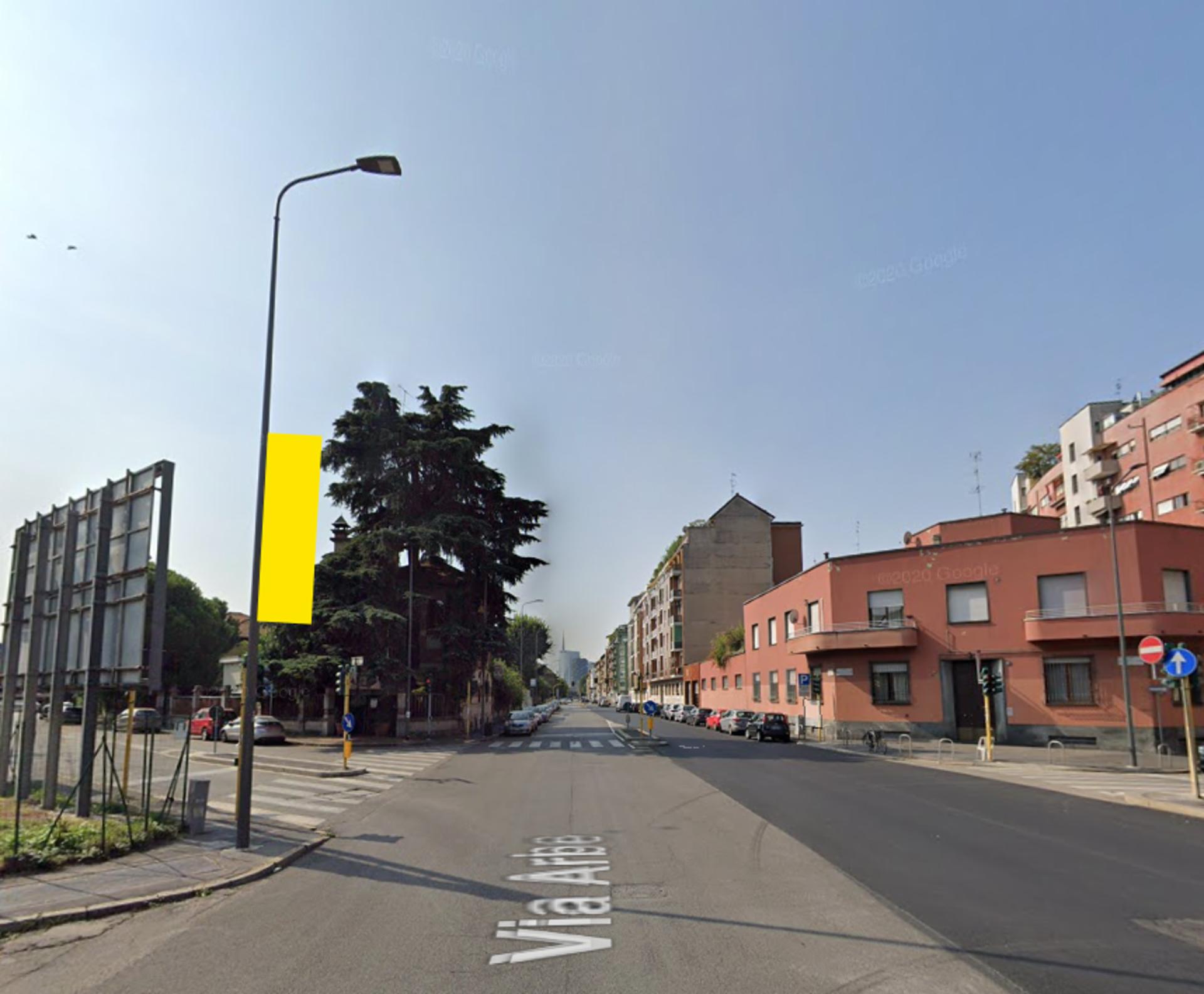Impianto VERTICAL BANNER a Milano, in zona Modenese