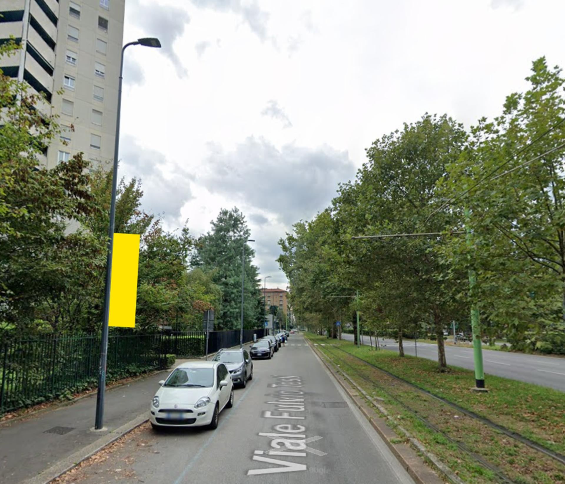 Impianto VERTICAL BANNER a Milano, in zona Carrefour Market