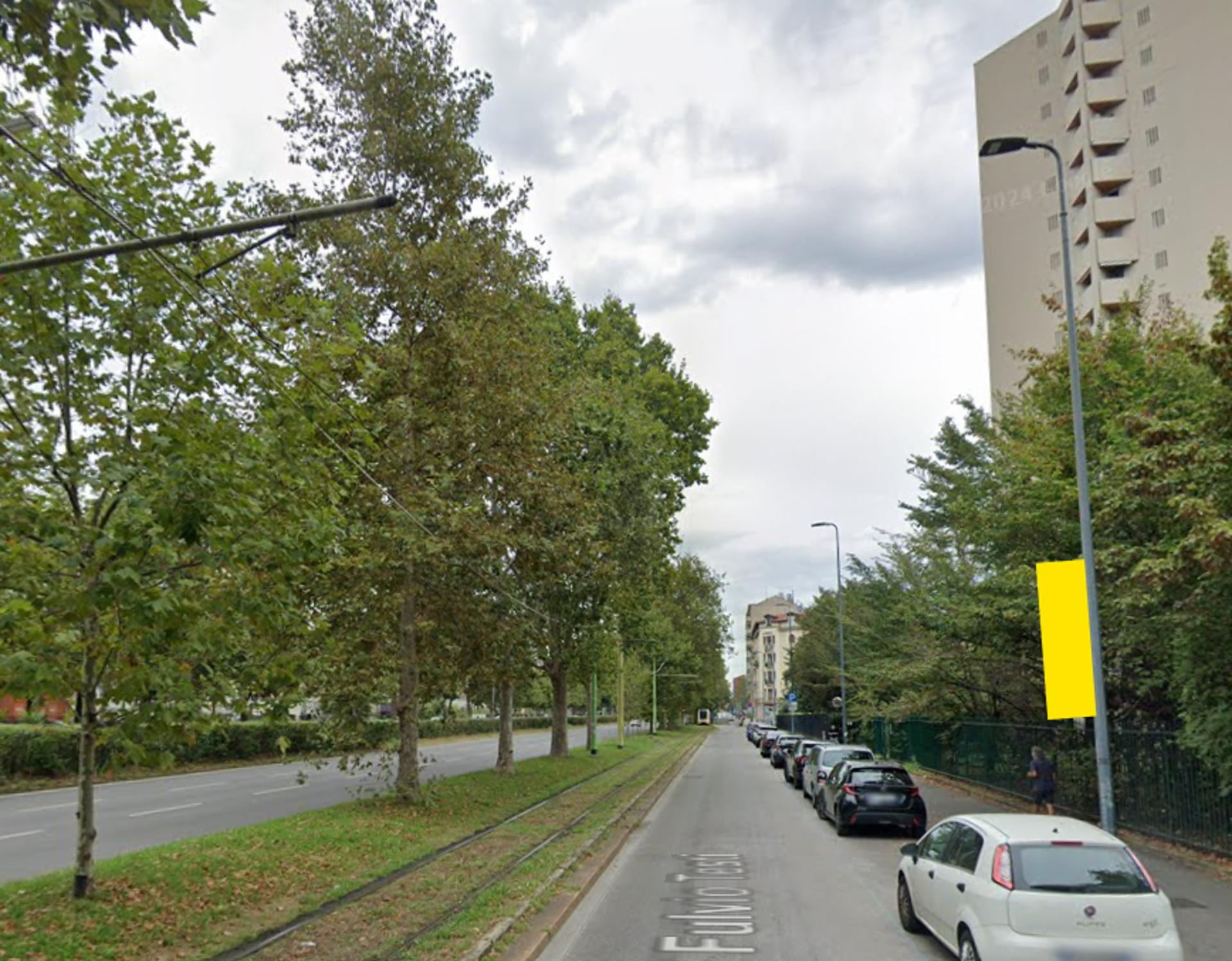 Impianto VERTICAL BANNER a Milano, in zona Carrefour Market