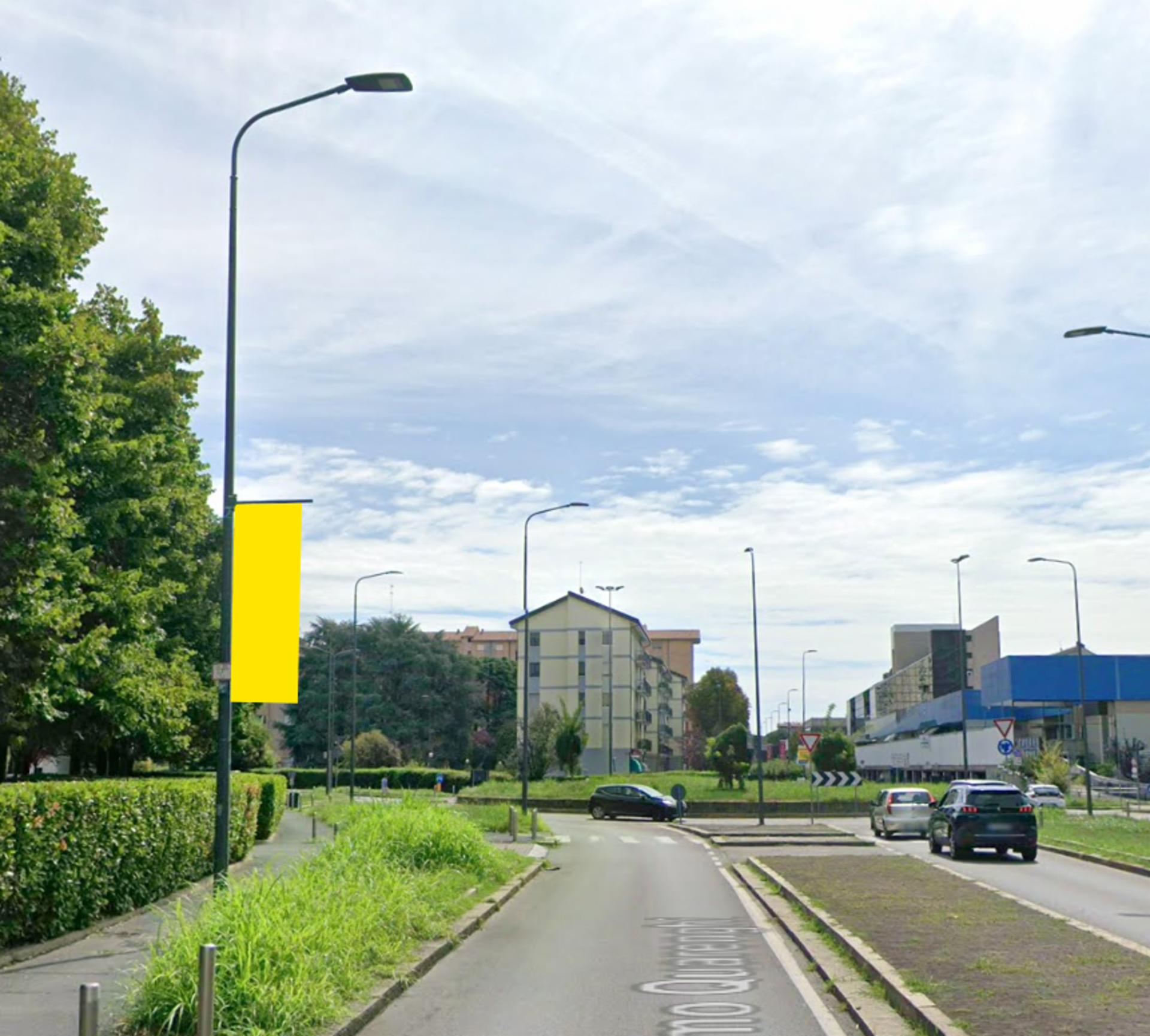 Impianto VERTICAL BANNER a Milano, in zona Ipercoop