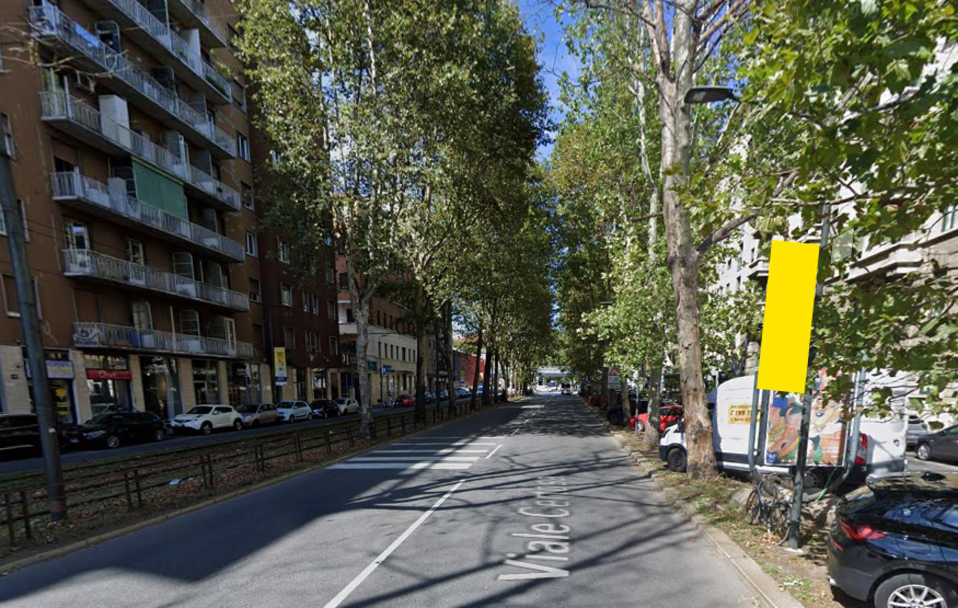 Impianto VERTICAL BANNER a Milano, in zona Pizza Max