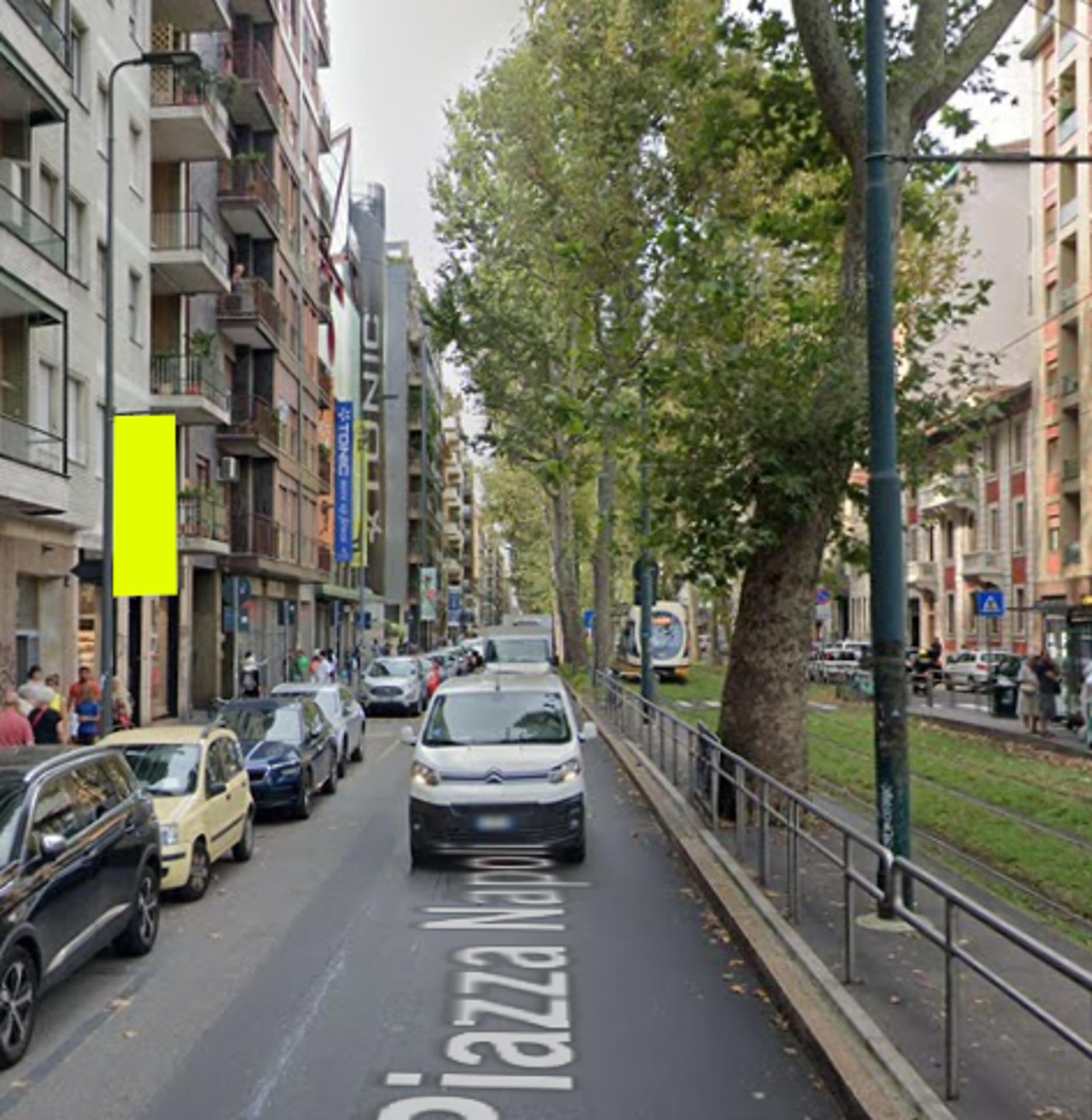 Impianto VERTICAL BANNER a Milano, in zona Viola