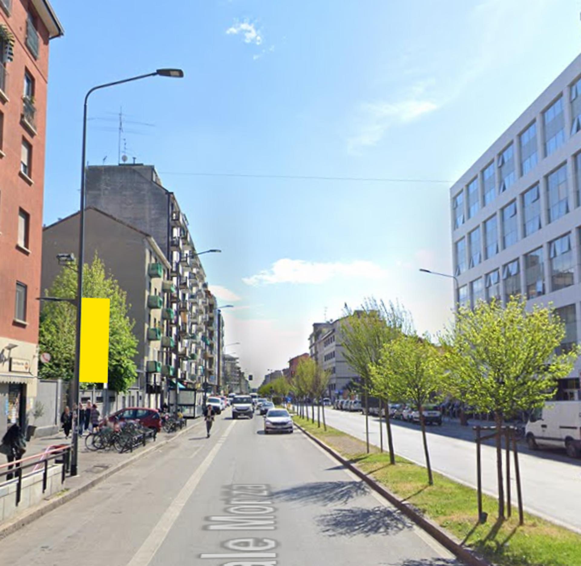 Impianto VERTICAL BANNER a Milano, in zona San Filippo Neri