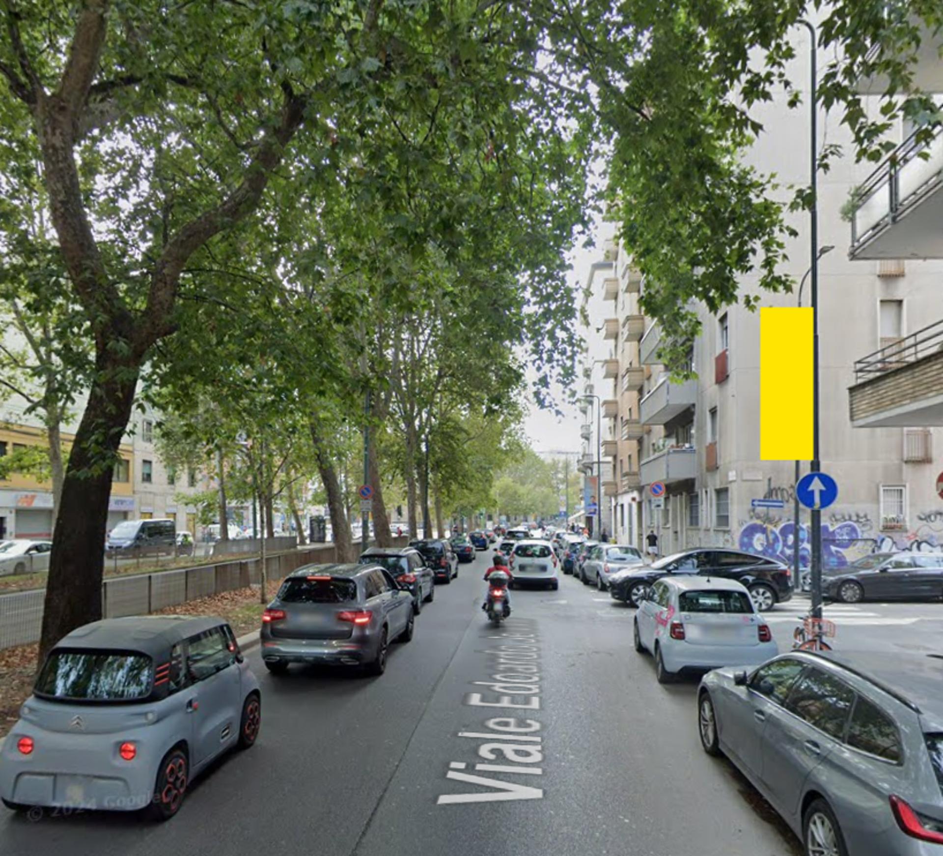 Impianto VERTICAL BANNER a Milano, in zona Carrefour