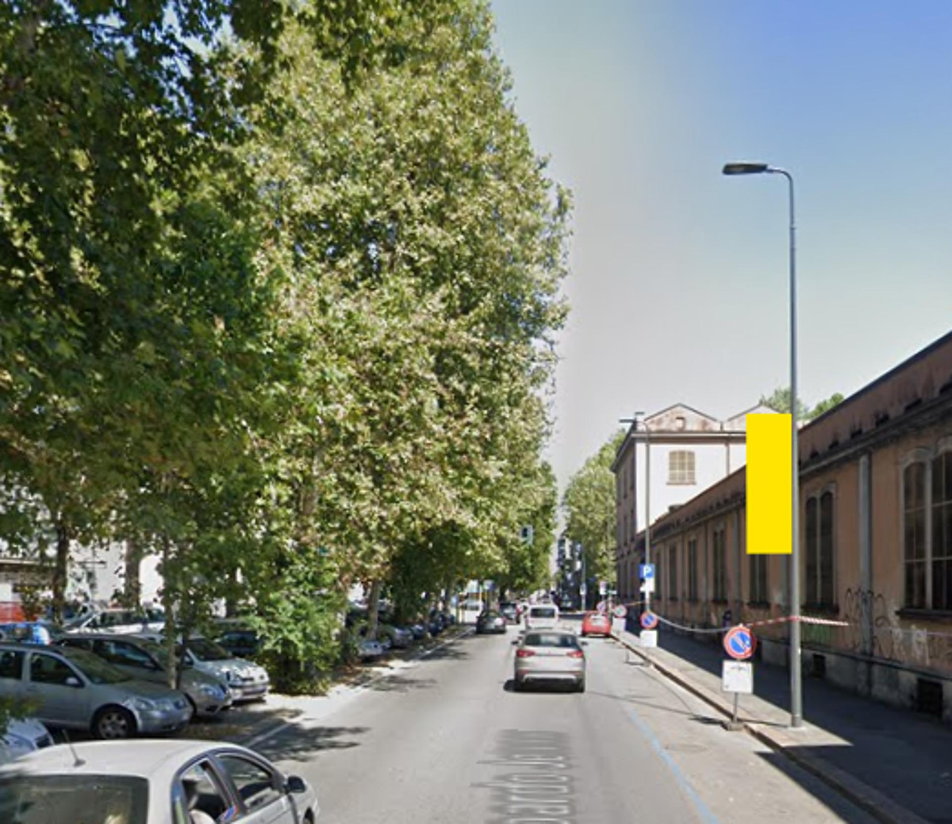 Impianto VERTICAL BANNER a Milano, in zona Lidl