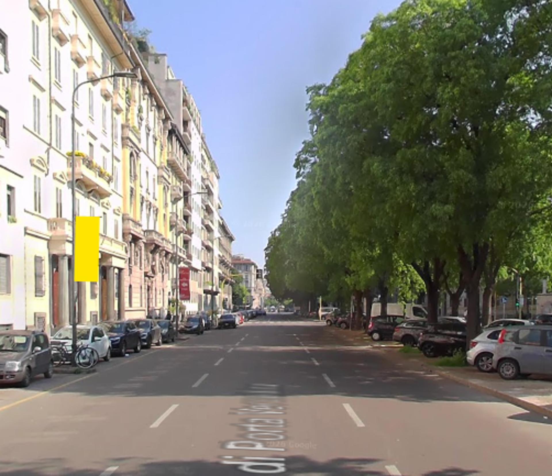 Impianto VERTICAL BANNER a Milano, in zona Botique Manola