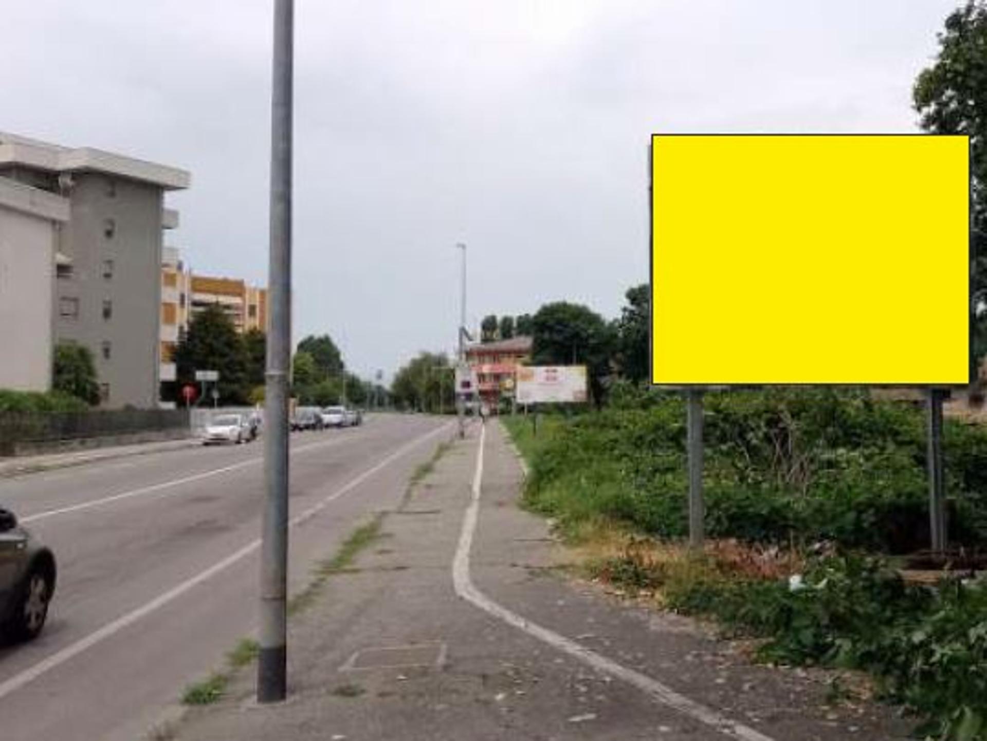Impianto POSTER a Vercelli, in zona Imai Market City