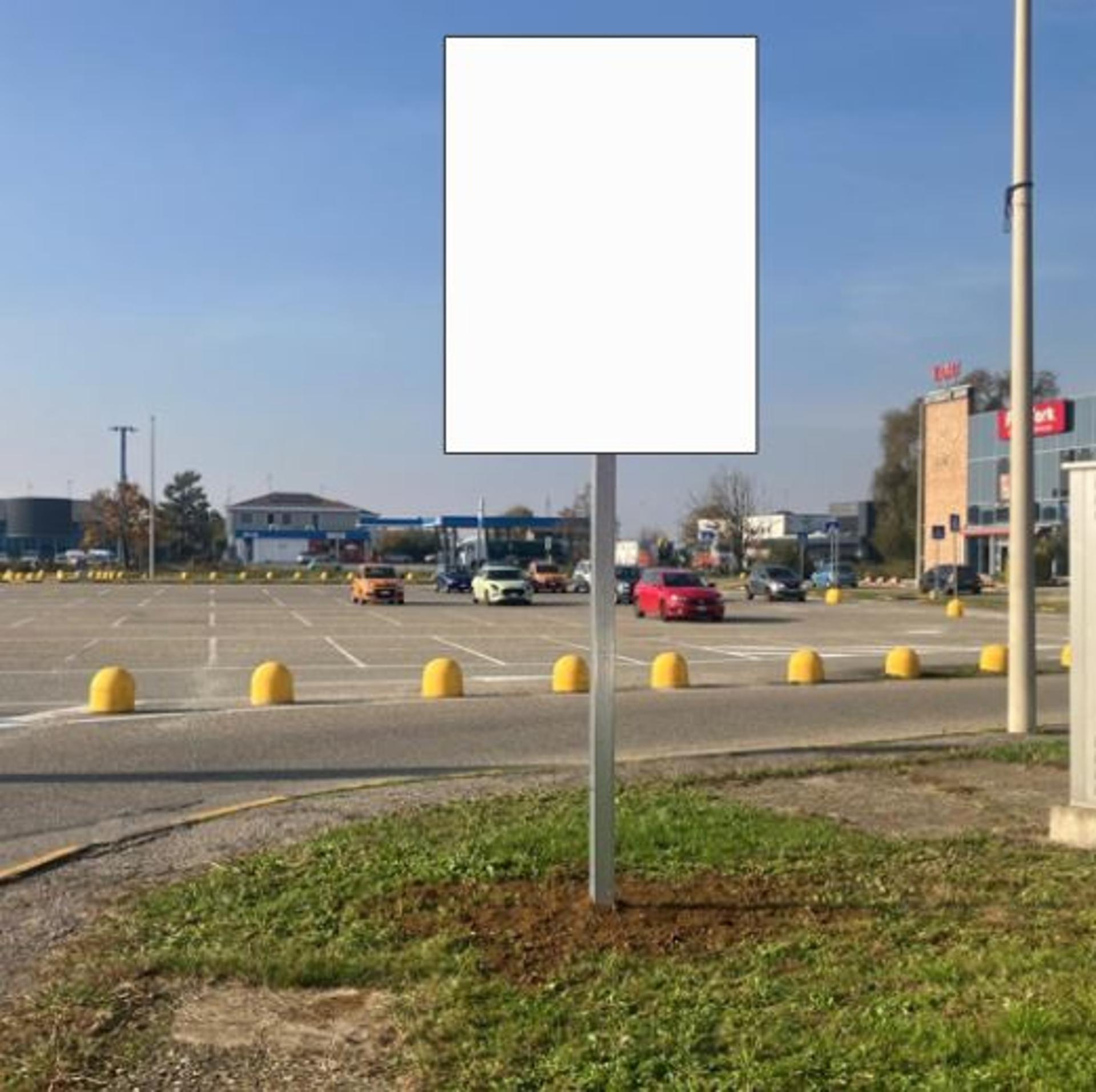 Impianto a VIA G. MILANO - PARCHEGGIO C.COMM. CARREFOUR  Vercelli