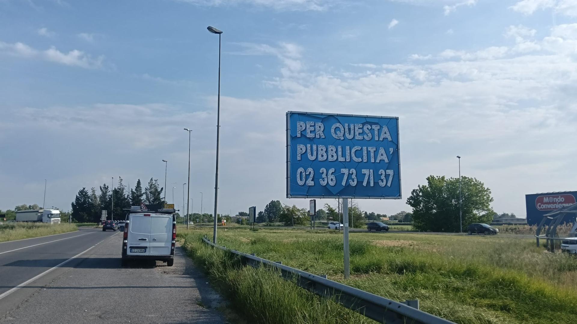 Impianto POSTER a Voghera, in zona Mondo Convenienza
