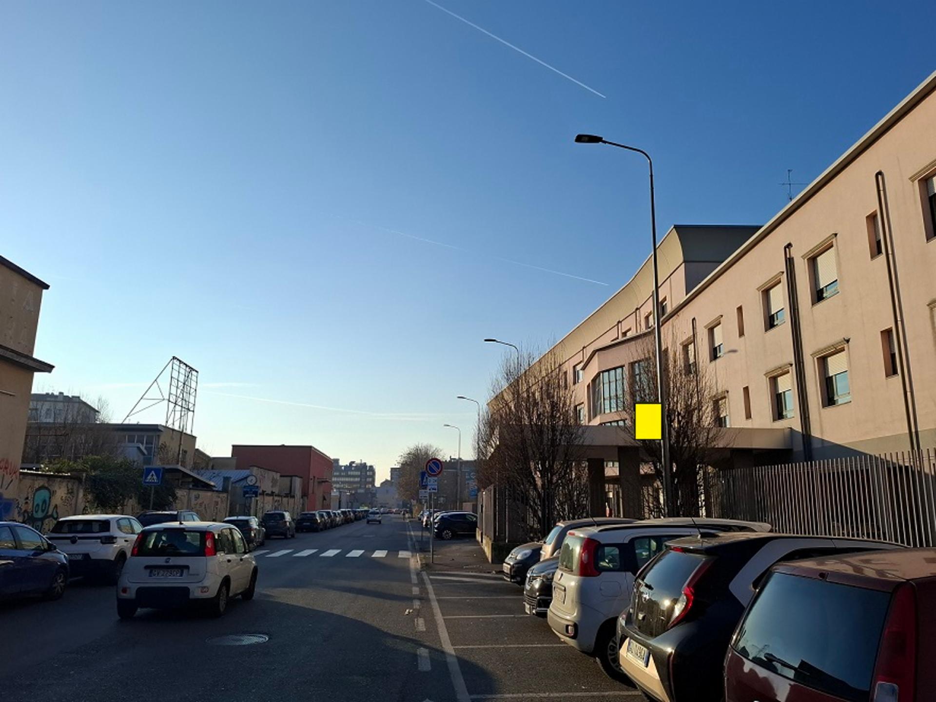 Impianto targa palo a Milano