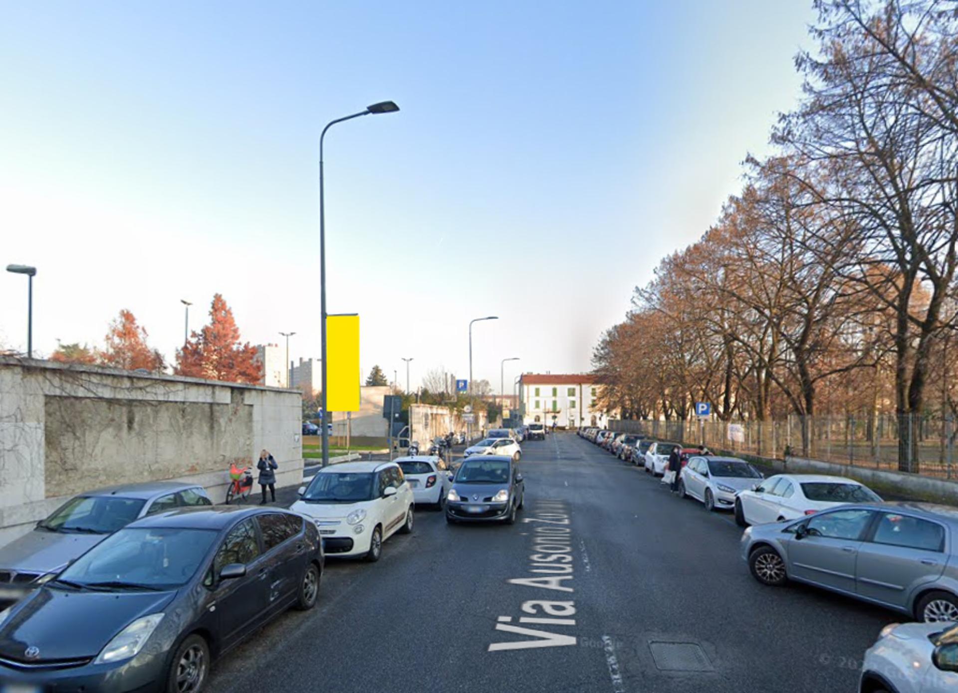 Impianto VERTICAL BANNER a Milano, in zona Goldenpoint Niguarda