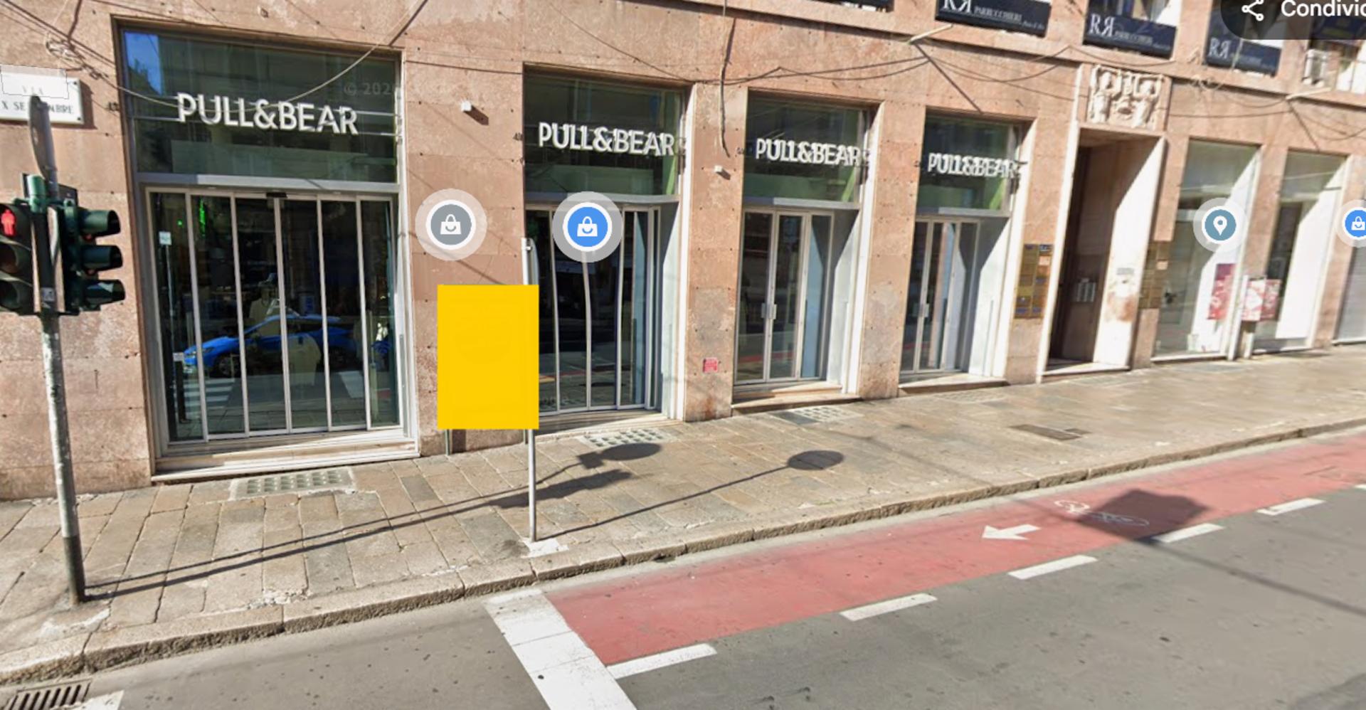 Impianto STENDARDO a Genova, in zona Pull & Bear