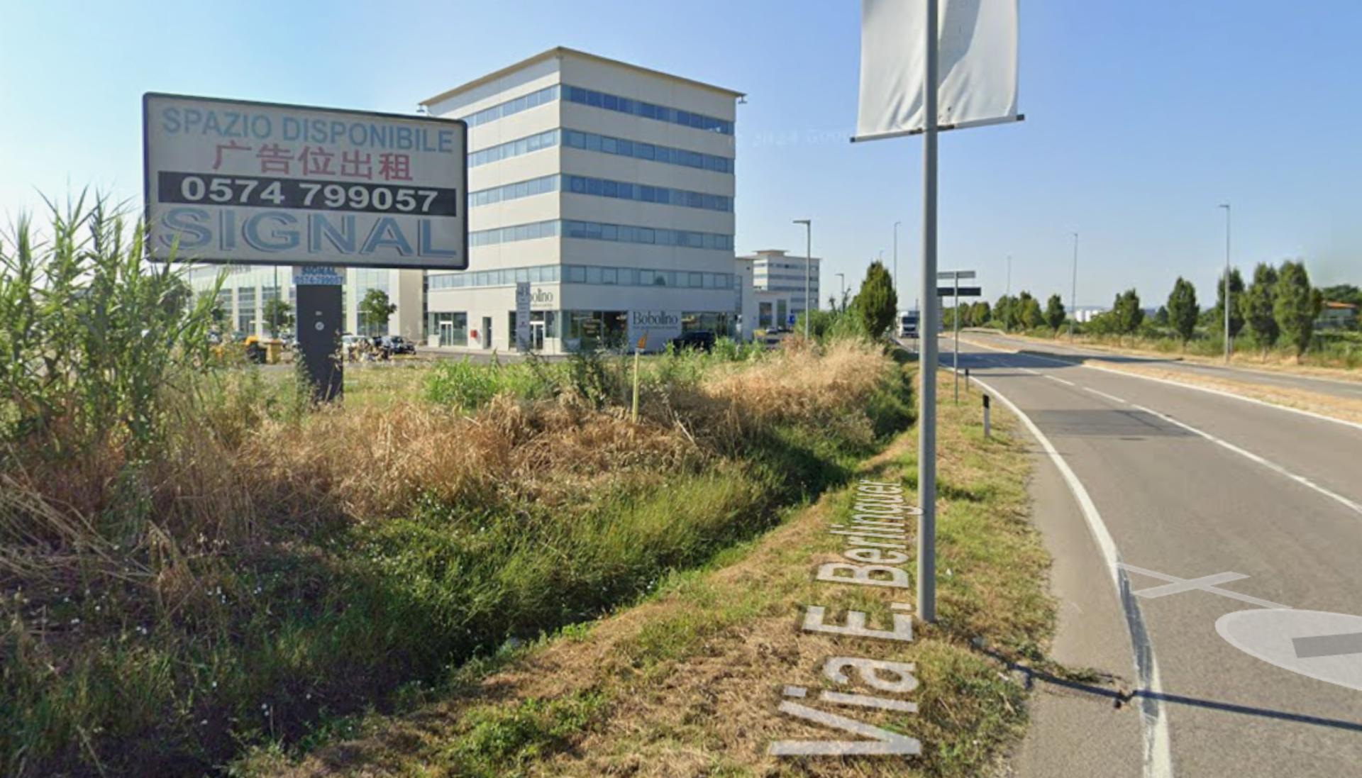 Impianto a VIA BERLINGUER E. / PRESSO ROTATORIA VIA BRUGES VISIBILE DIR.SUD-DISP.  Prato