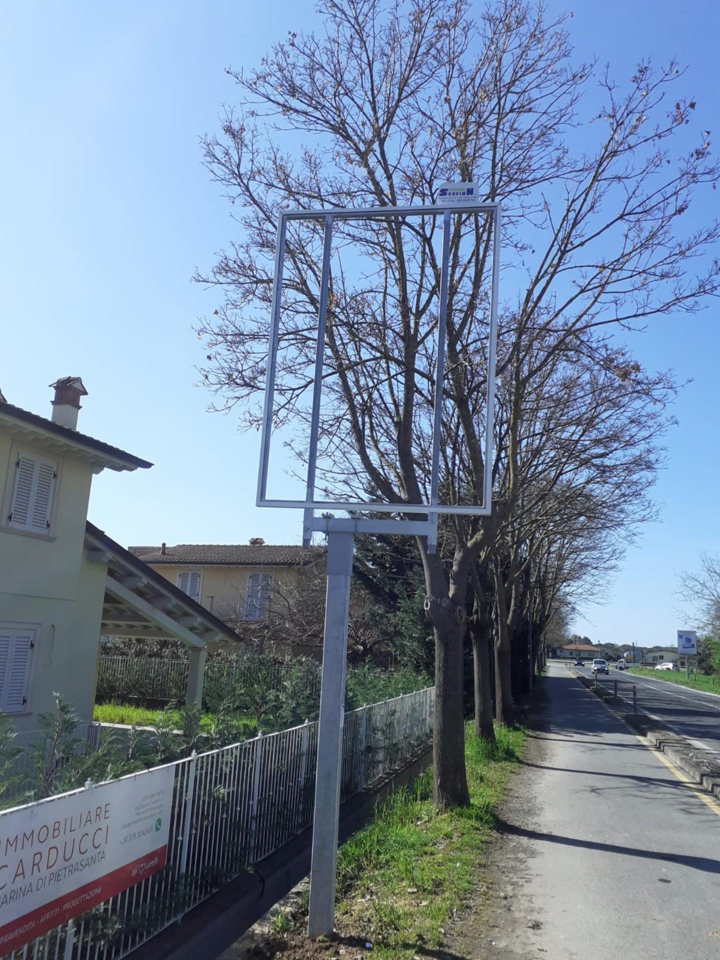 Impianto cartellonistica a Pietrasanta