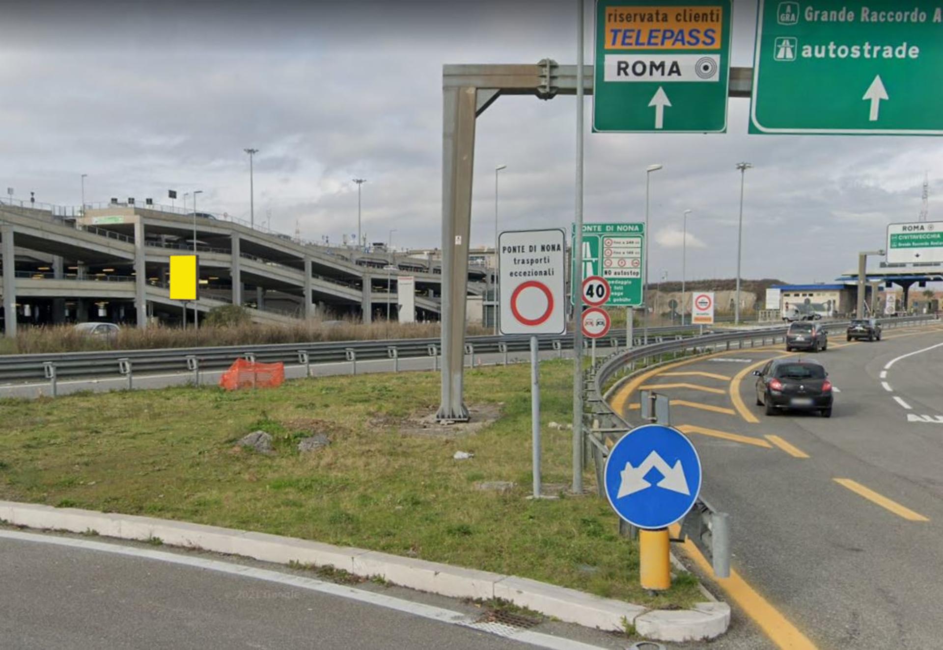 Impianto CARTELLONISTICA a Roma, in zona Scarpe & Scarpe