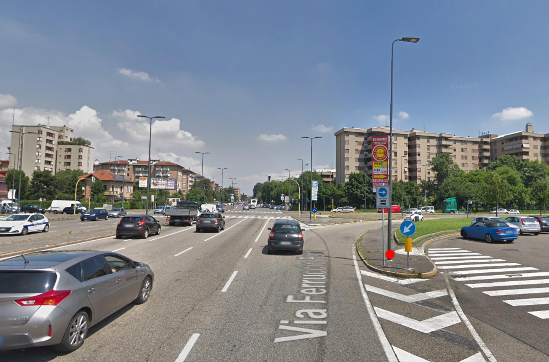 Impianto VERTICAL BANNER a Milano, in zona Pizzikotto