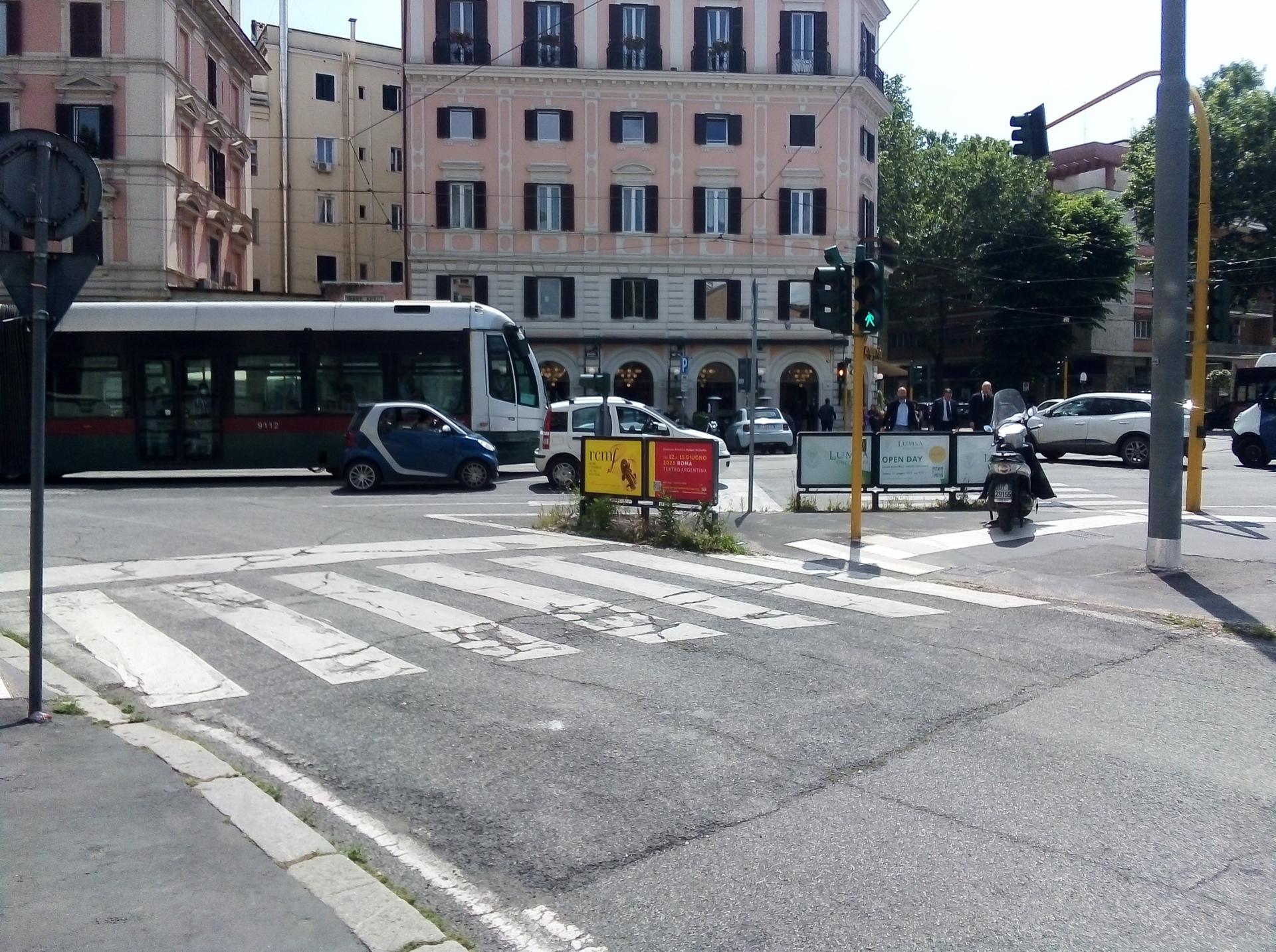 Impianto a PIAZZA UNGHERIA - ang. Via Panama (Spartitraffico)  Roma
