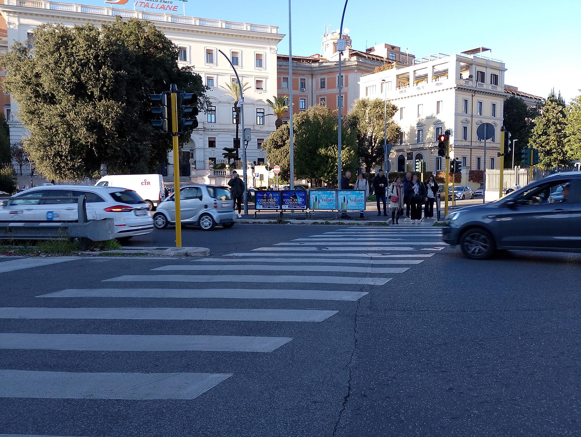 Impianto a PIAZZA DELLA CROCE ROSSA - fr. Viale Castro Pretorio (sx)  Roma