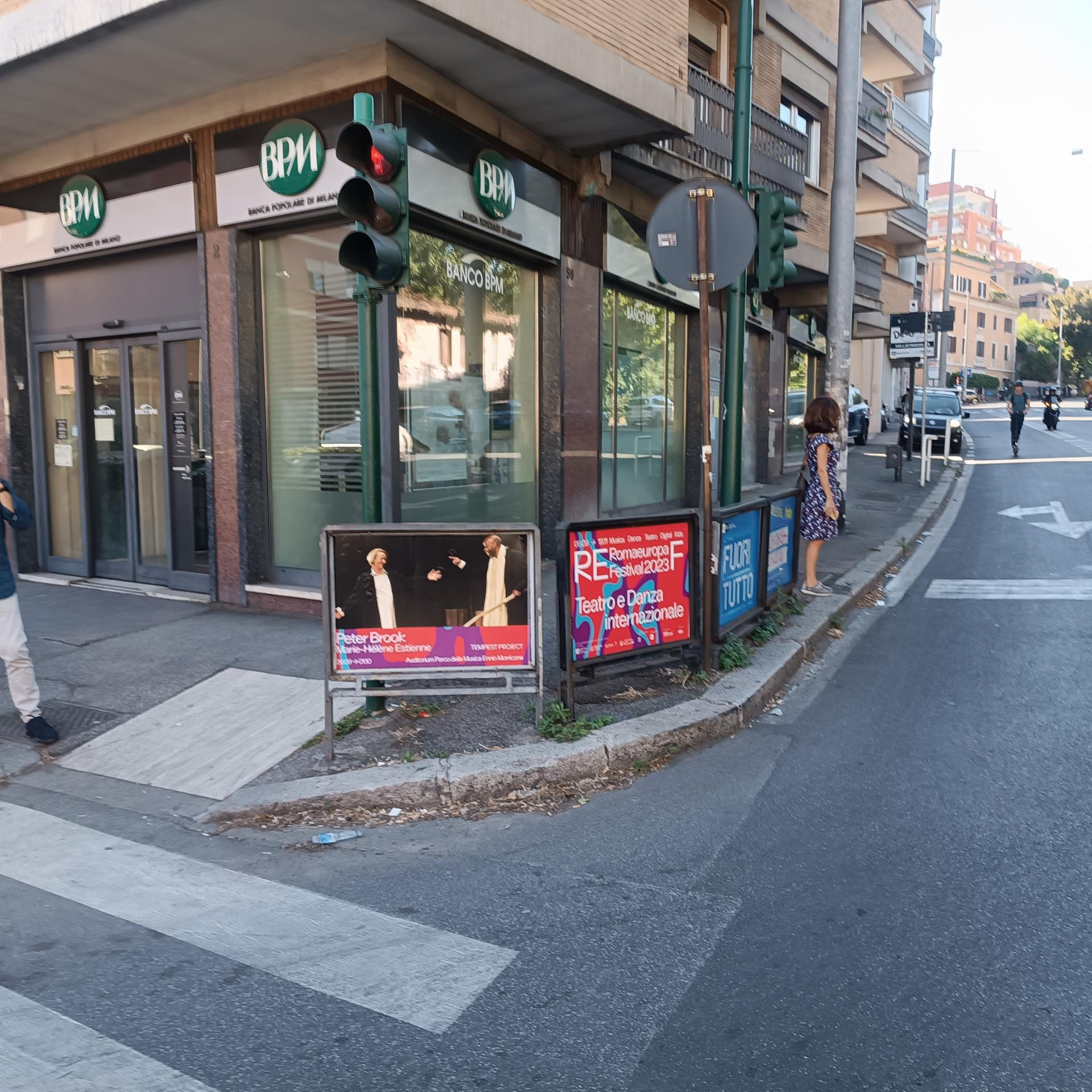 Impianto a VIALE MEDAGLIE D'ORO - ang. Via Serafino (sx)  Roma