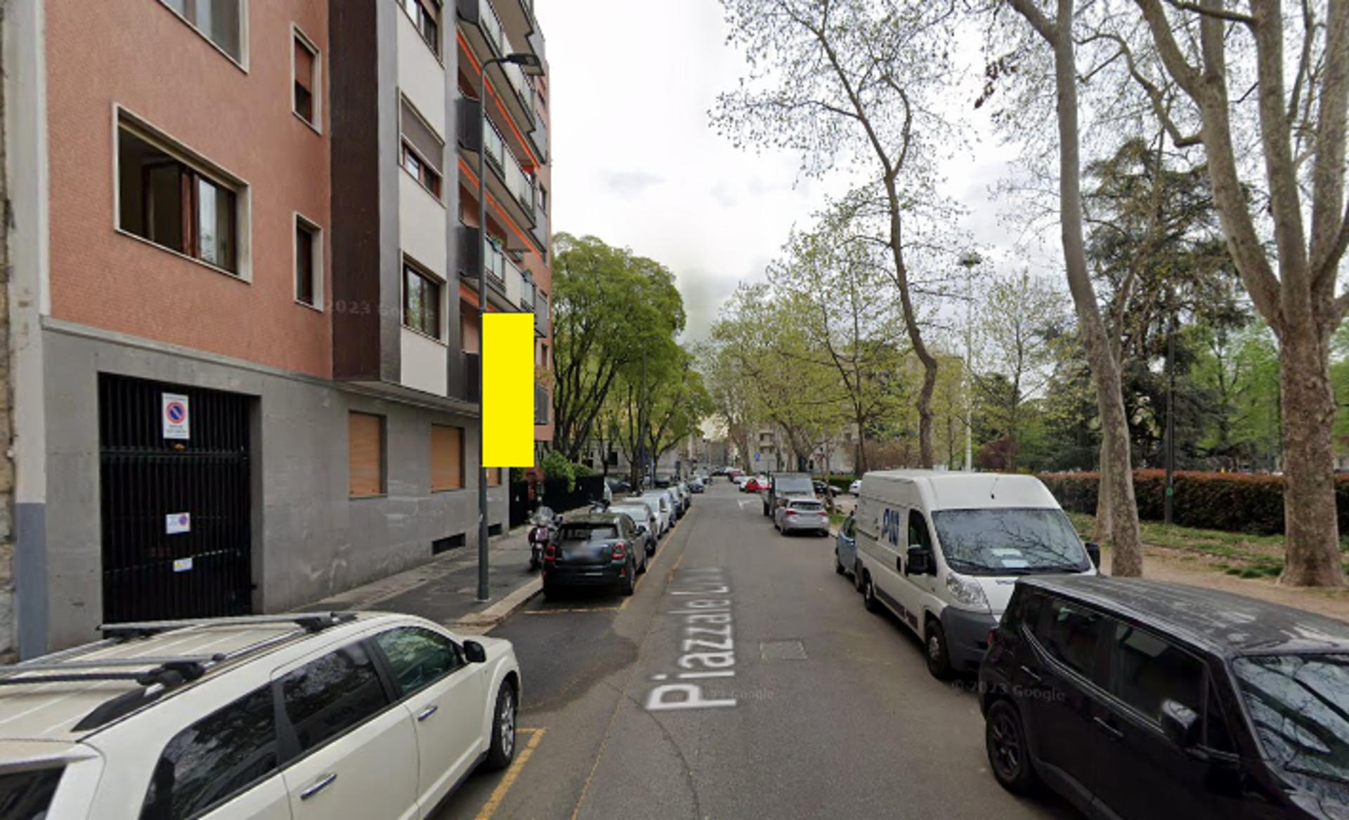 Impianto VERTICAL BANNER a Milano, in zona Tel Chi