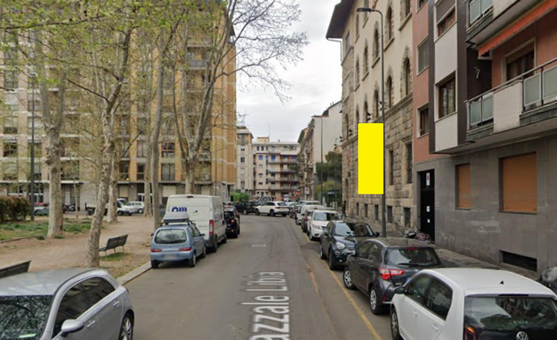 Impianto VERTICAL BANNER a Milano, in zona Tel Chi