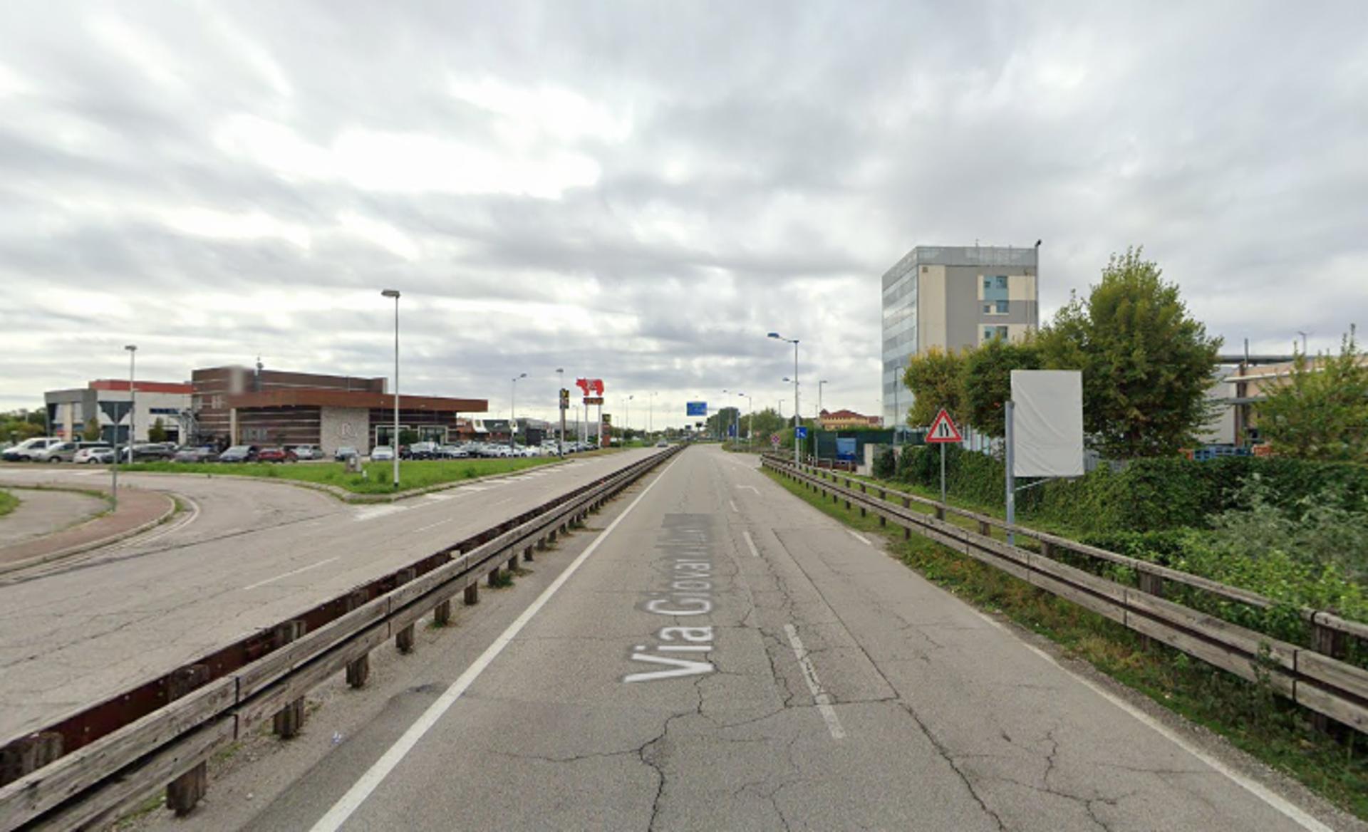 Impianto CARTELLONISTICA a Silea, in zona Centro Commerciale Emisfero Silea
