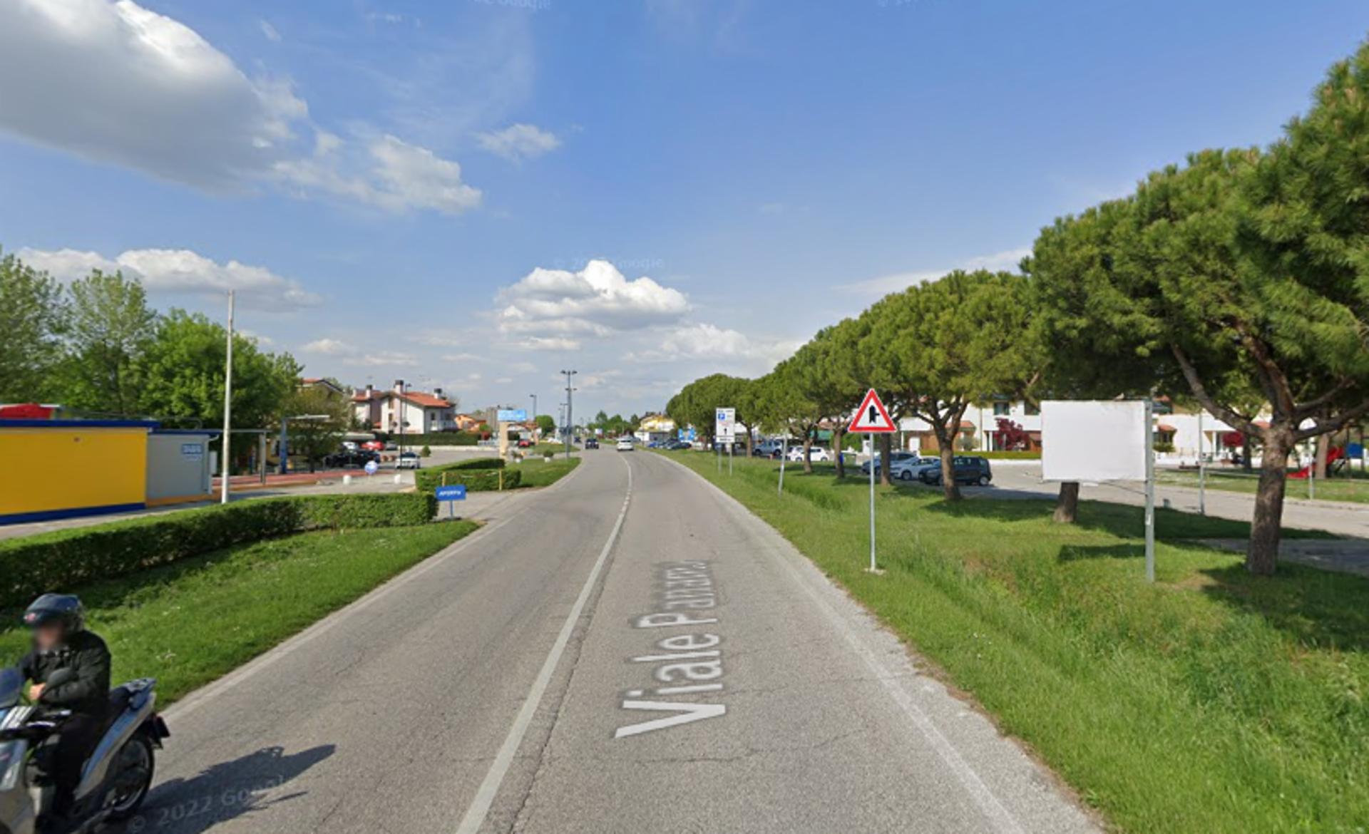 Impianto CARTELLONISTICA a Caorle, in zona Commercio 796