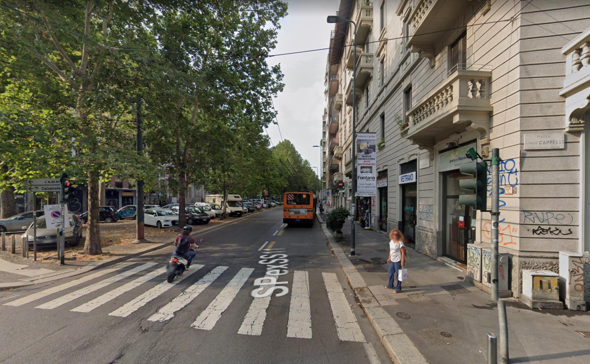 Impianto VERTICAL BANNER a Milano, in zona Vipissime di Campolongo Barbara