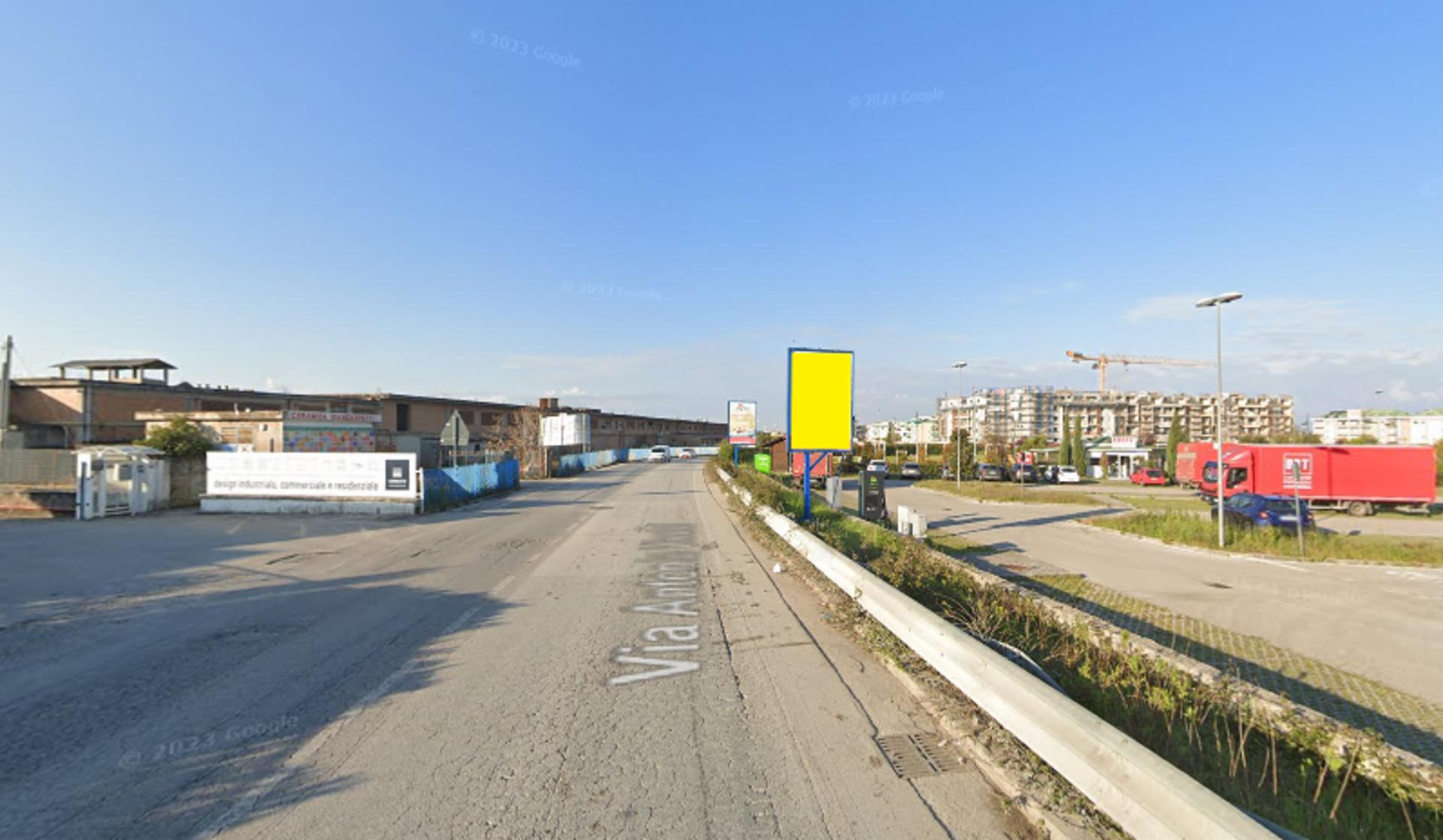 Impianto POSTER a Montecorvino Pugliano, in zona Decathlon
