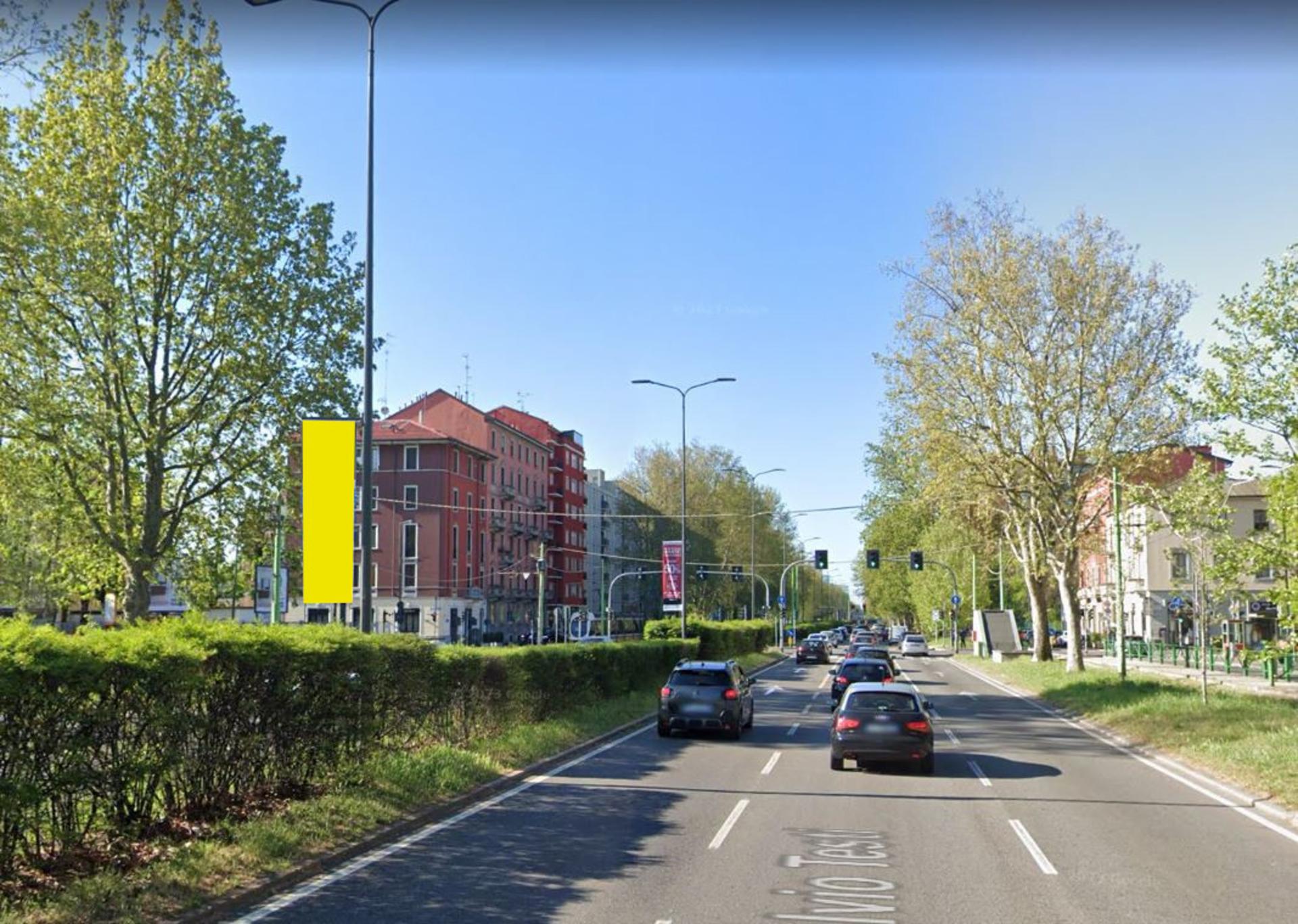 Impianto VERTICAL BANNER a Milano, in zona Mission