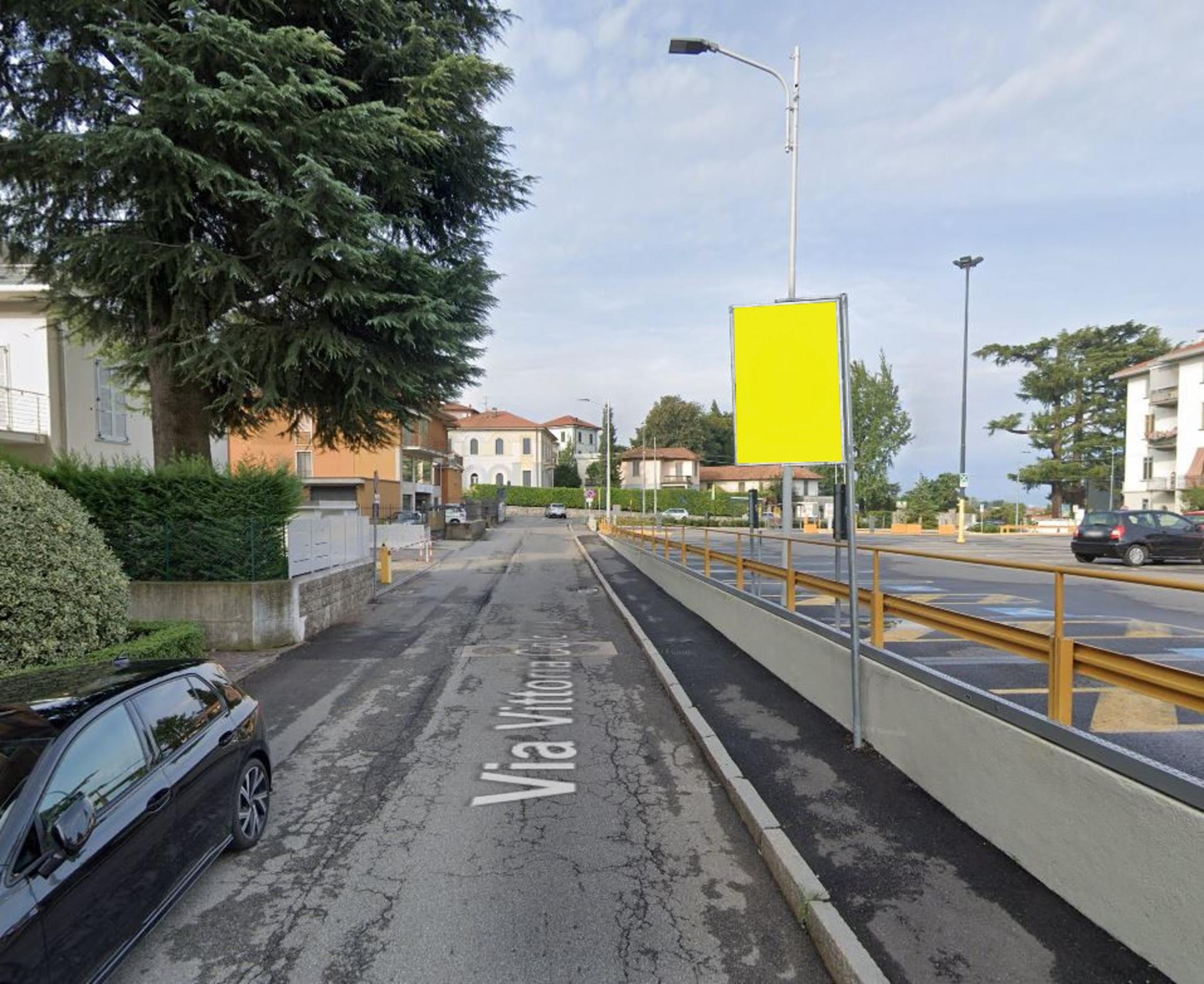 Impianto a Via Vittoria, altezza parcheggio Esselunga. a 71 mt da Viale Borri. Lato ingresso ESSELUNGA.  Varese