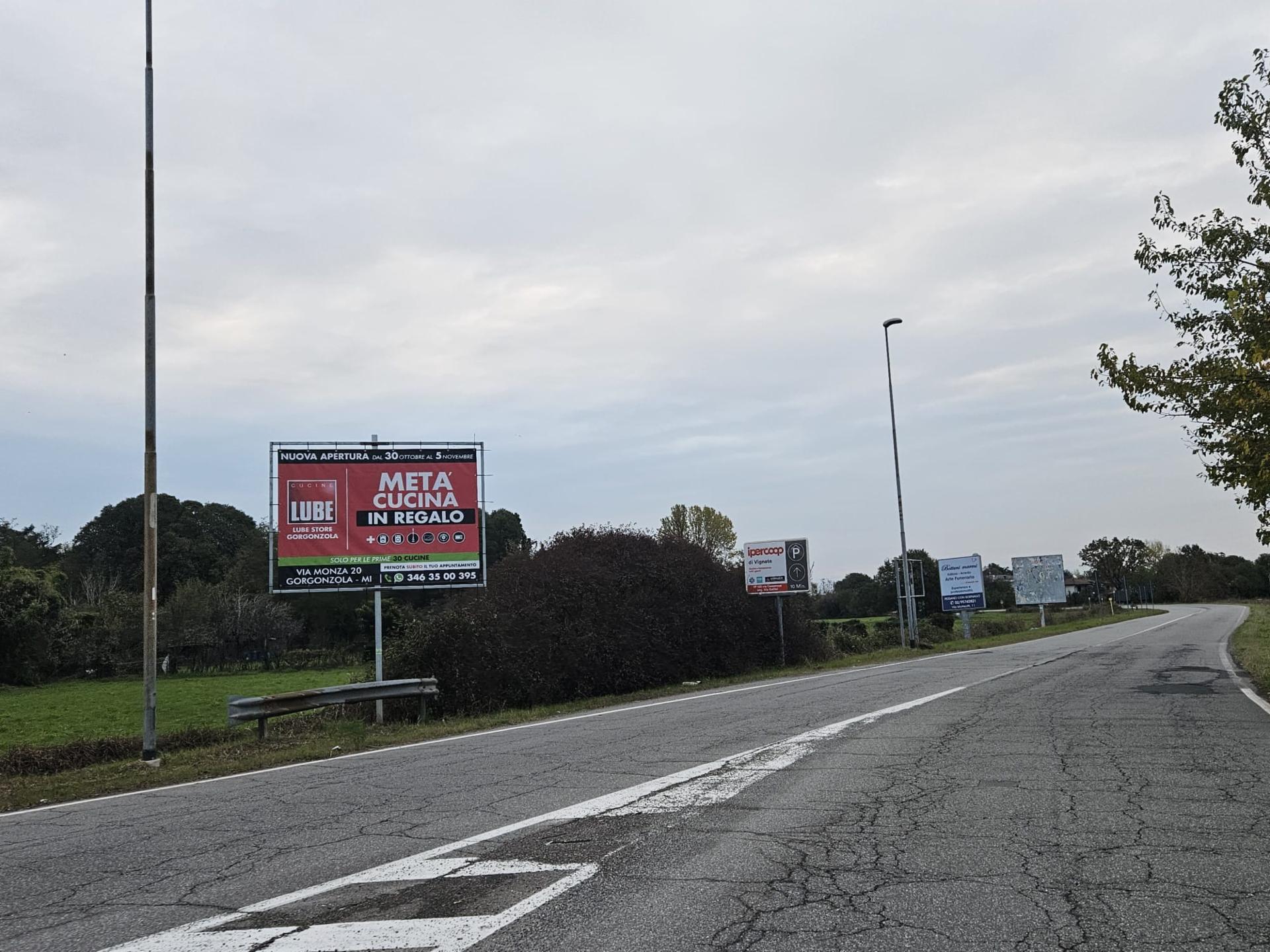 Impianto POSTER a Pessano con Bornago, in zona Mosca 016 Abbigliamento Bimbo