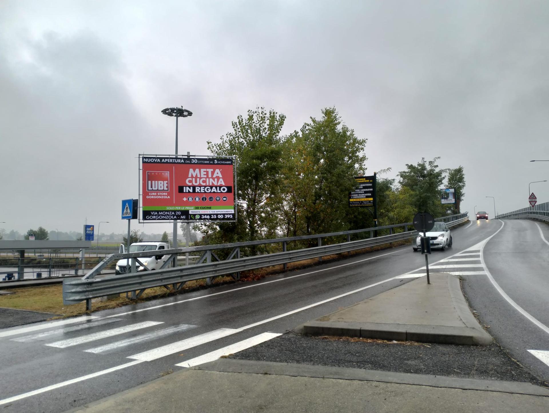 Impianto POSTER a Vignate, in zona Foot Locker