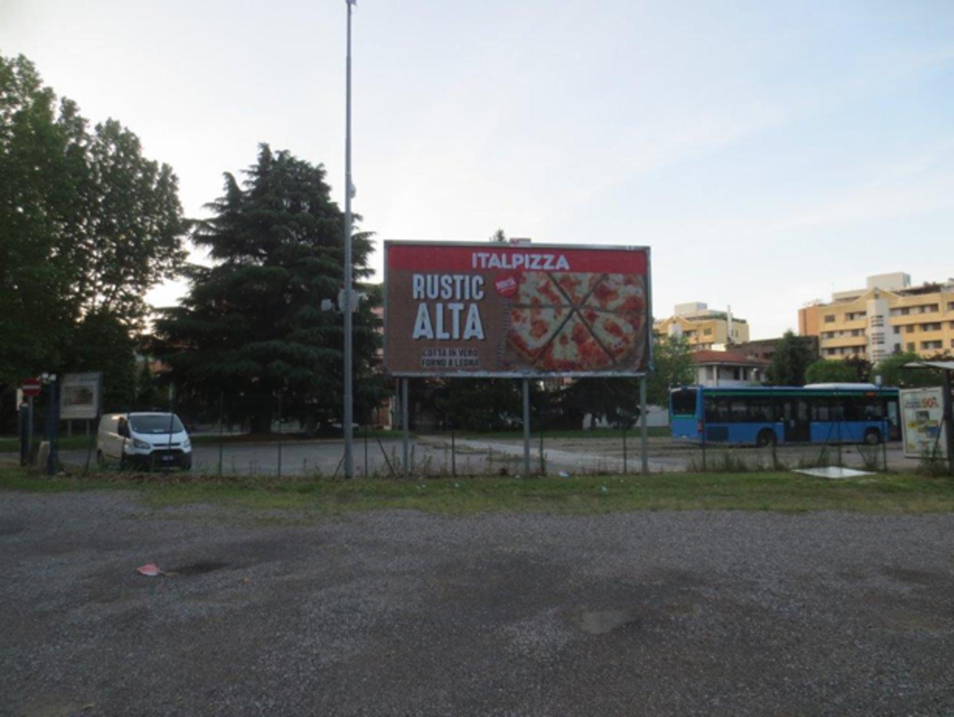 Impianto 6 X 3 a Saronno, in zona Carrefour Market