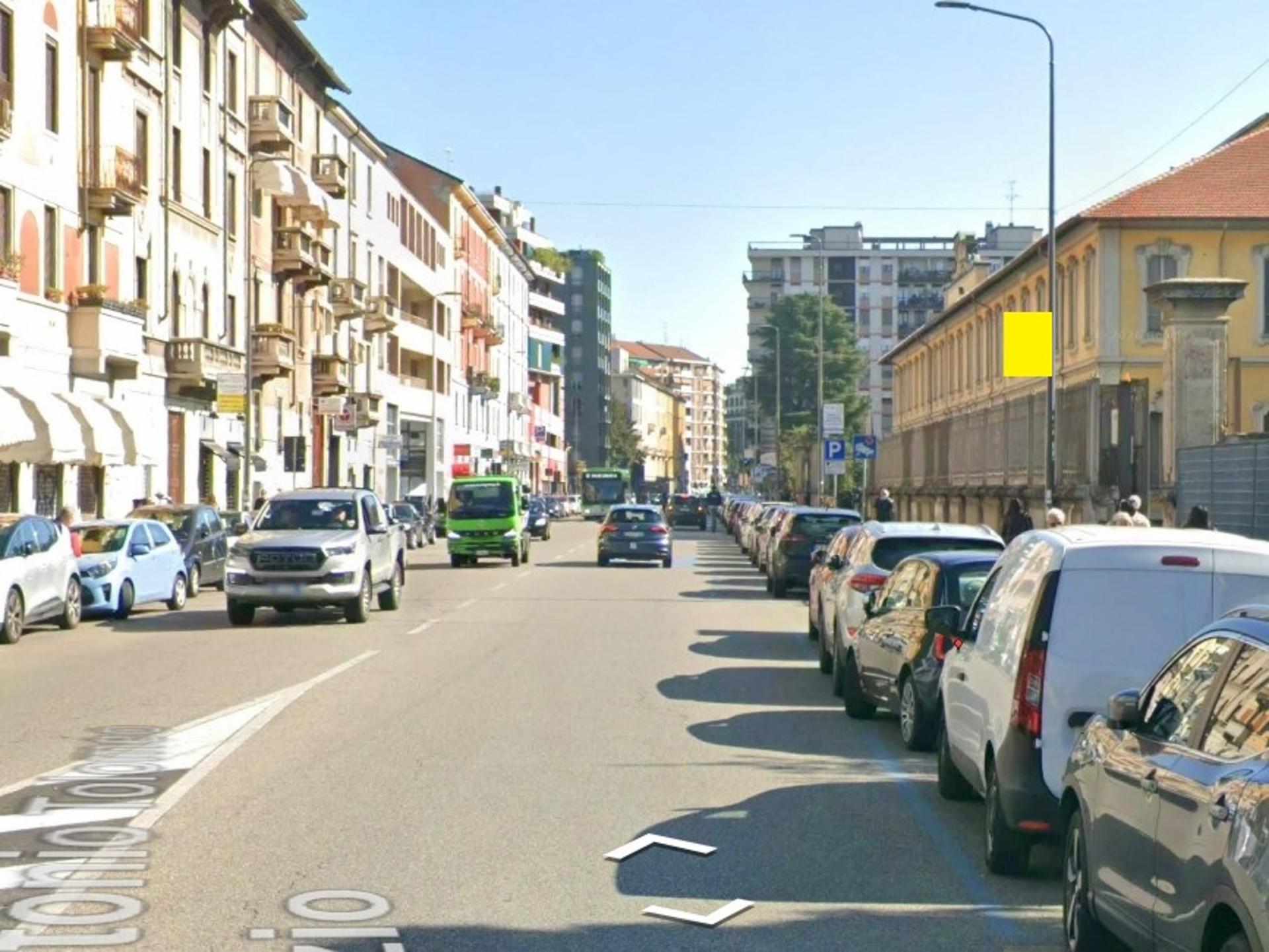 Impianto targa palo a Milano