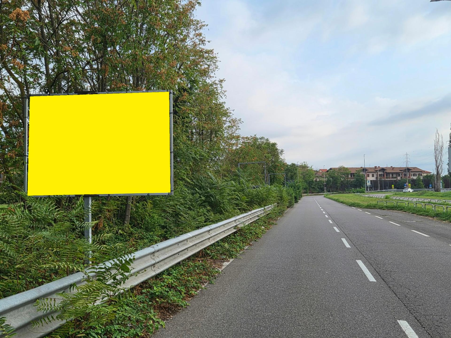 Impianto a Viale Forum uscita A7 da Milano 302 mt da rotatoria Forum lato sx dir. Autostrada  Assago