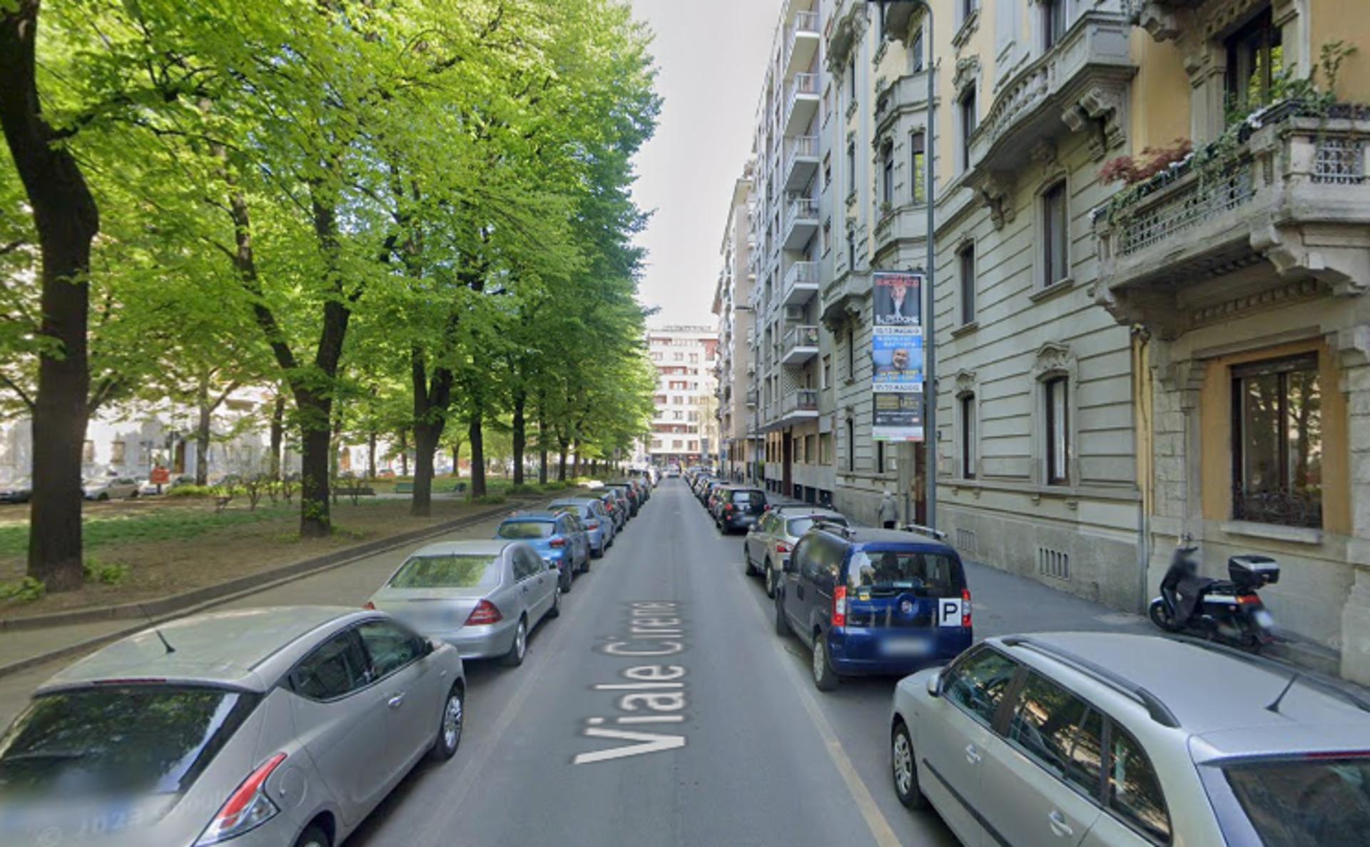 Impianto VERTICAL BANNER a Milano, in zona Stranobar