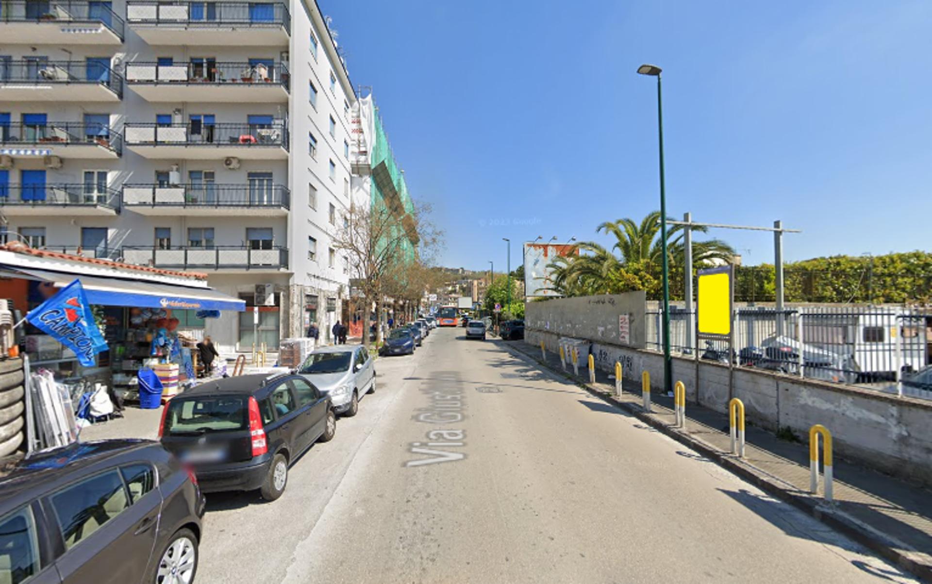 Impianto STENDARDO a Napoli, in zona Bacco's Wine and Food