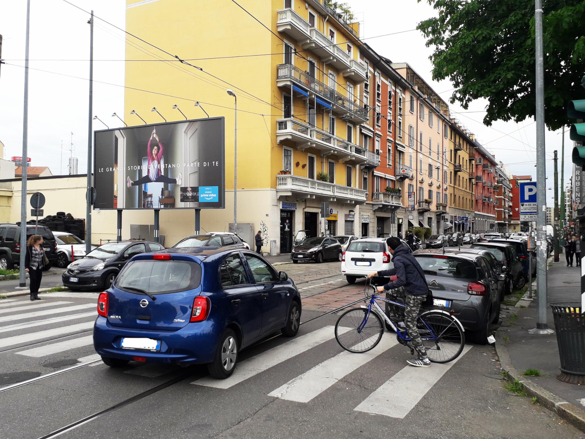 Impianto MEDI FORMATI a Milano, in zona Krishna minimarket