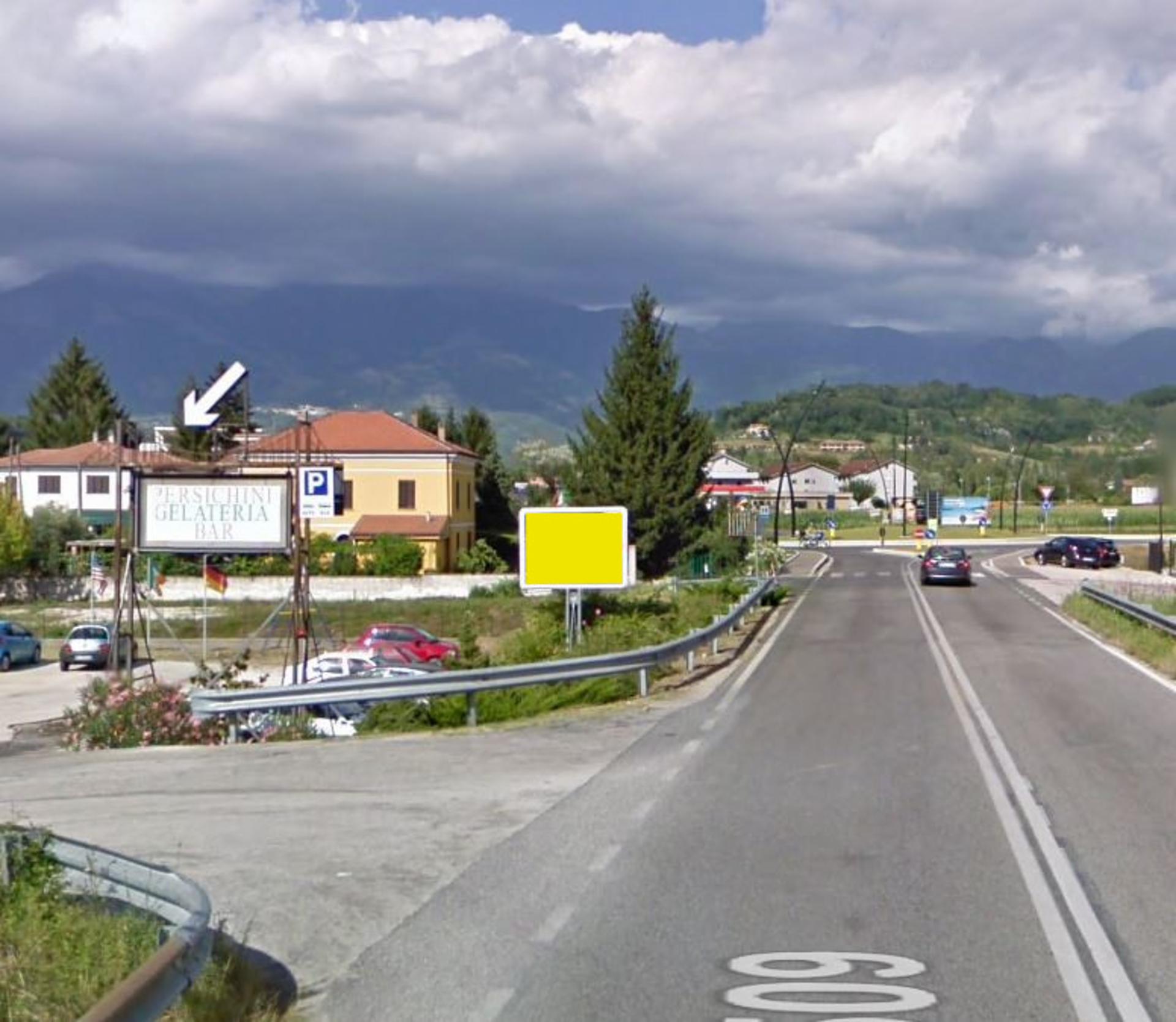 Impianto CARTELLONISTICA a Atina, in zona Gelateria Persichini