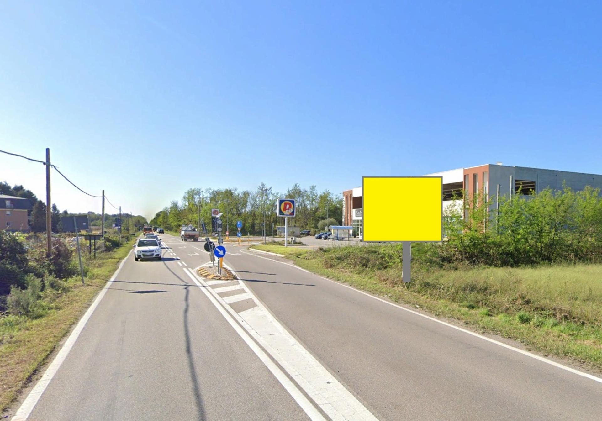 Impianto a Via IV Novembre 25 mt prima di insegna supermercato DI PIU' lato sx dir. Uboldo  Uboldo