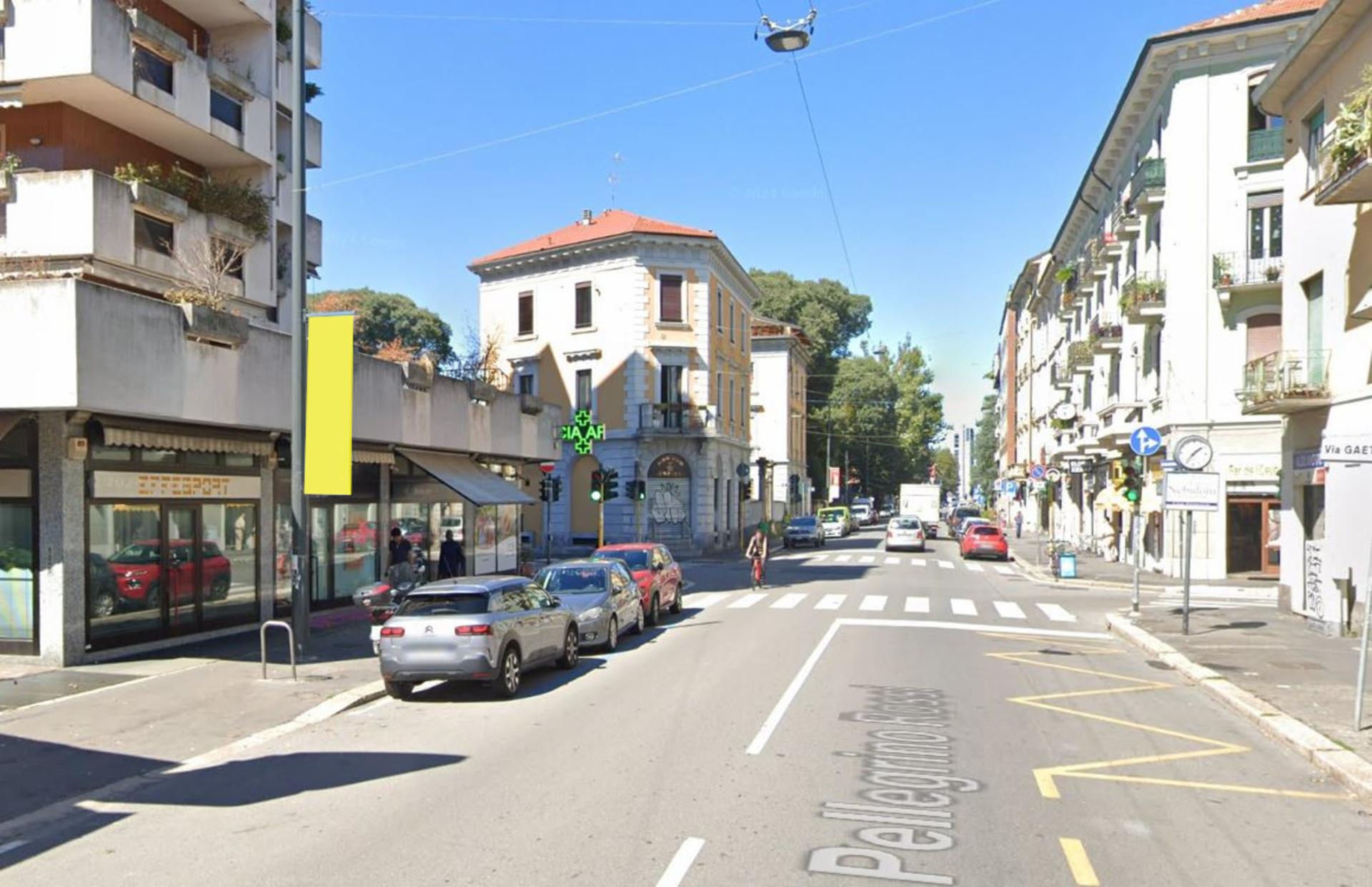 Impianto VERTICAL BANNER a Milano, in zona In's Mercato
