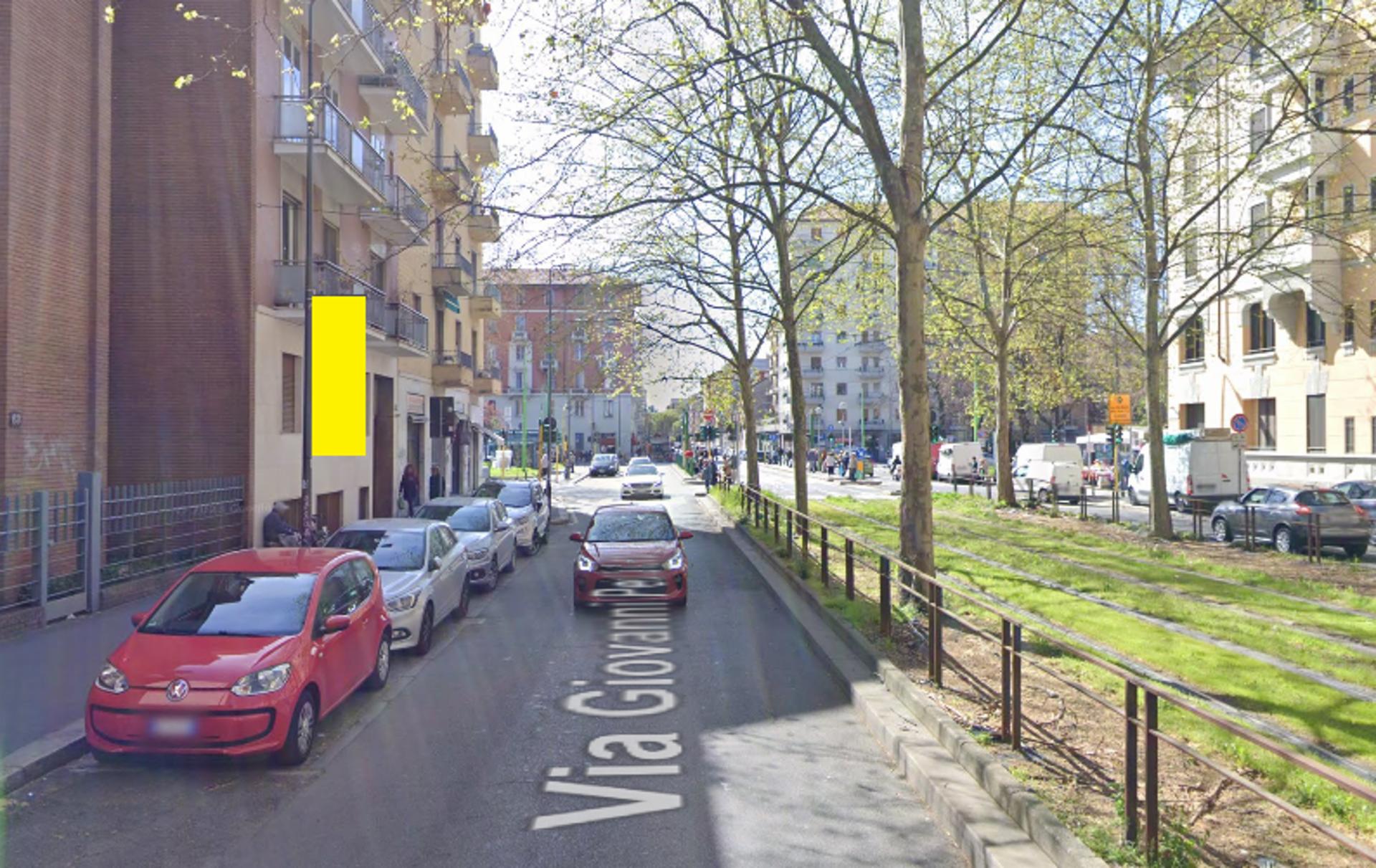 Impianto VERTICAL BANNER a Milano, in zona Bar Lord Byron