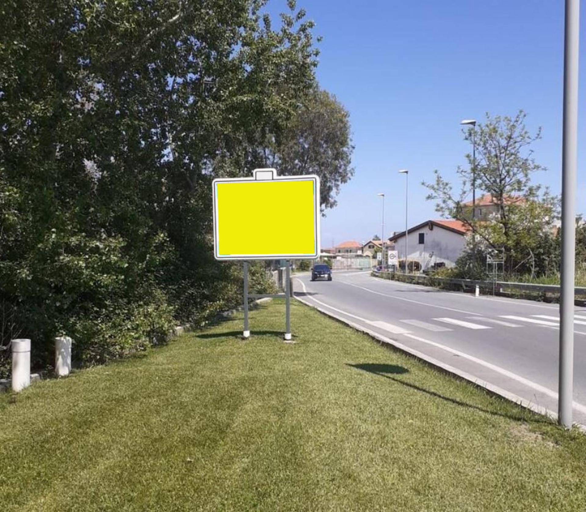 Impianto CARTELLONISTICA a Albenga, in zona EuroSpin