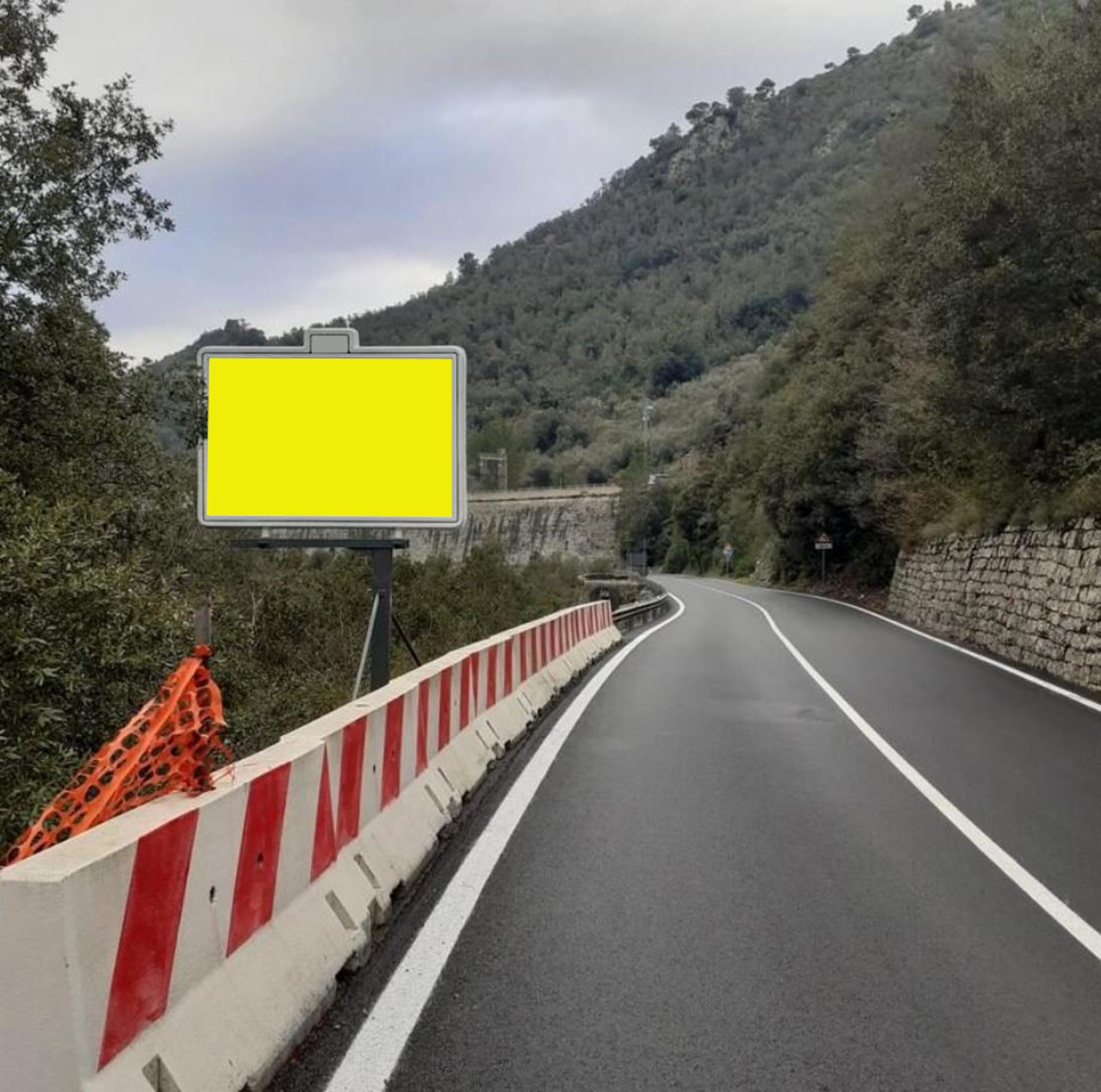 Impianto CARTELLONISTICA a Airole, in zona Pizzeria 