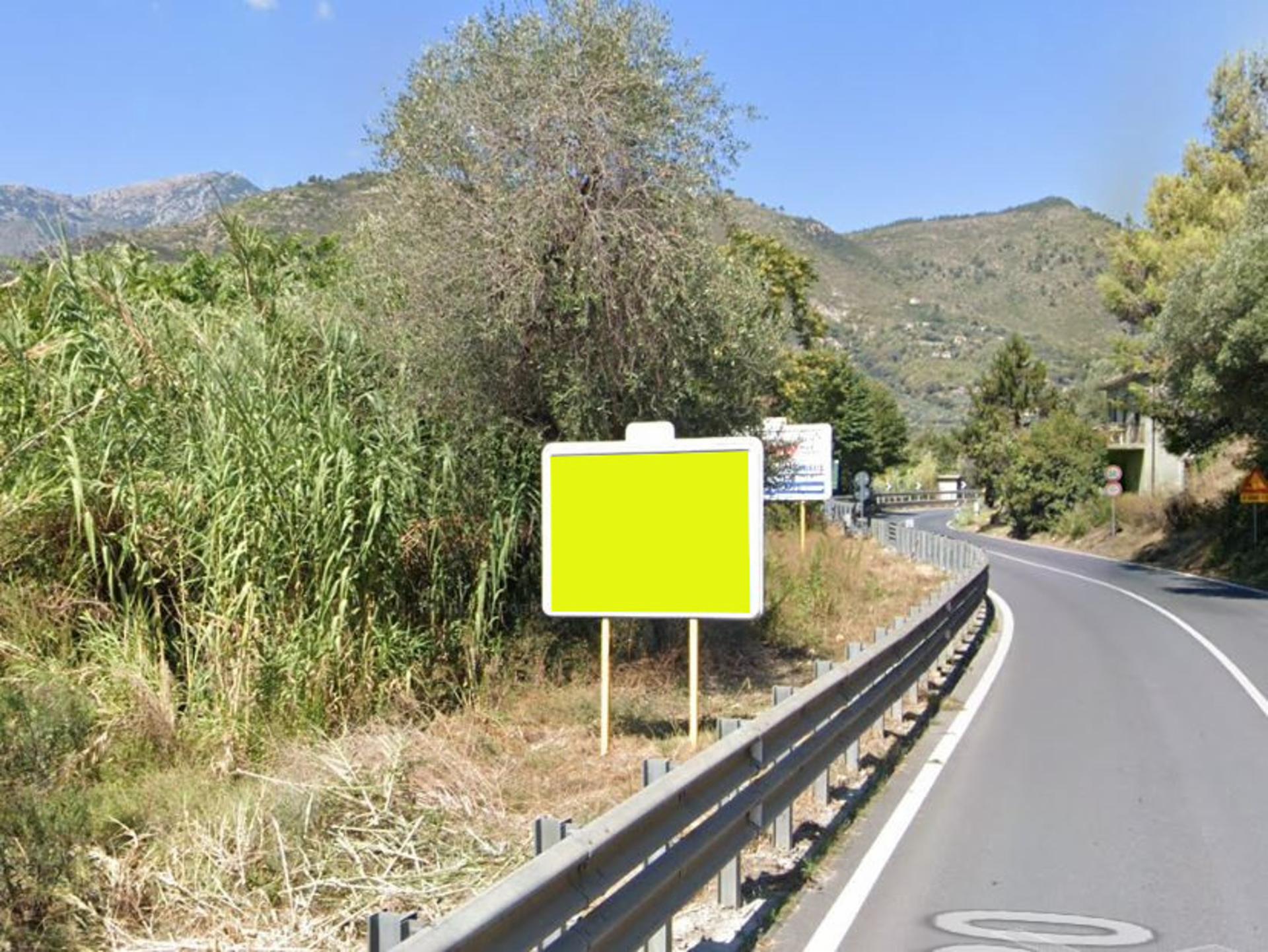 Impianto CARTELLONISTICA a Ventimiglia, in zona Fusco Arredamenti