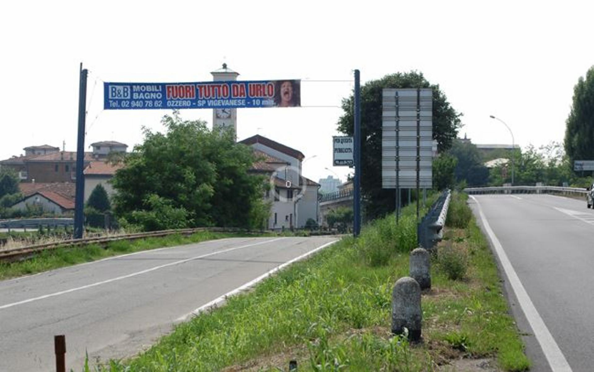 Impianto STRISCIONE a Albairate, in zona Ristorante all'orto di Sant'Antonio