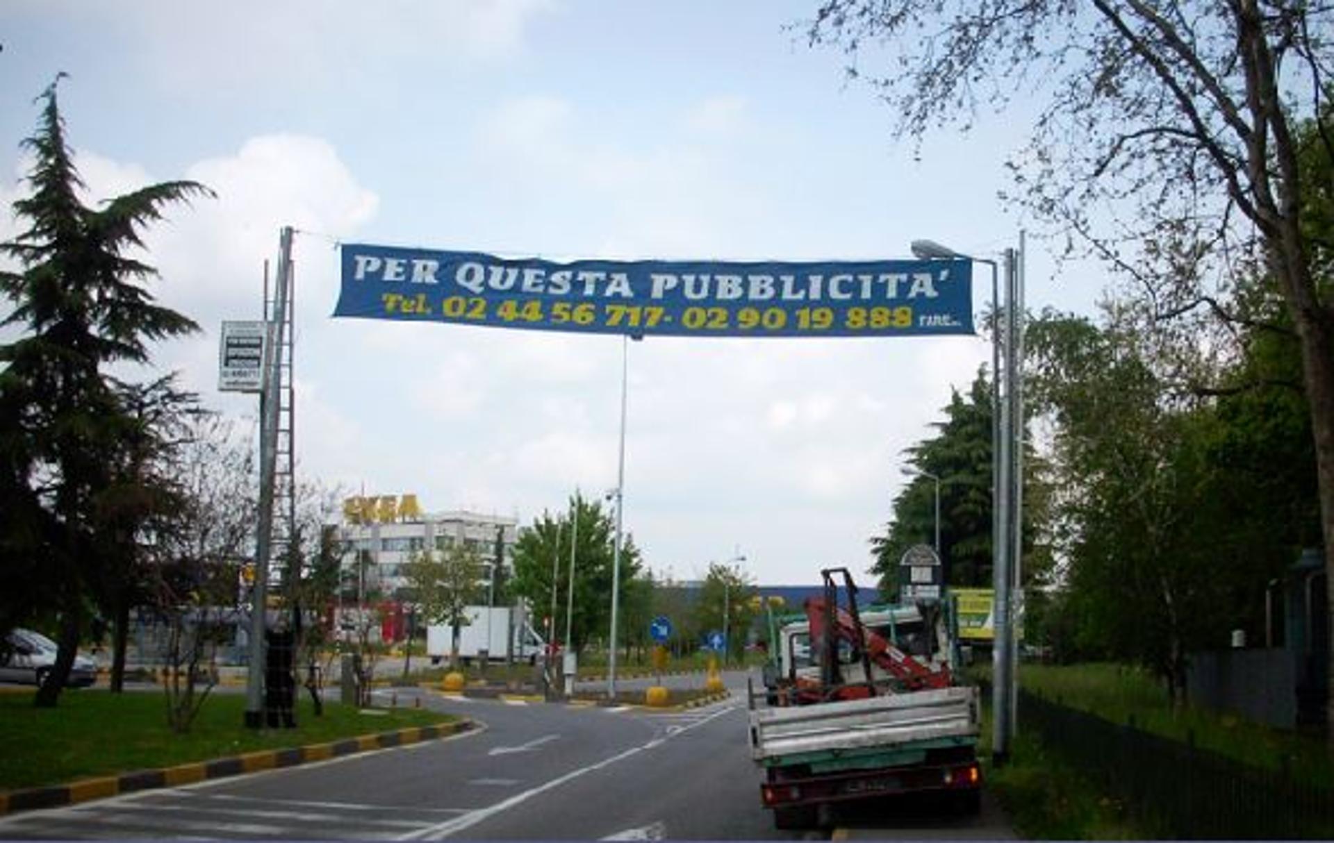 Impianto STRISCIONE a Carugate, in zona Nara Camicie