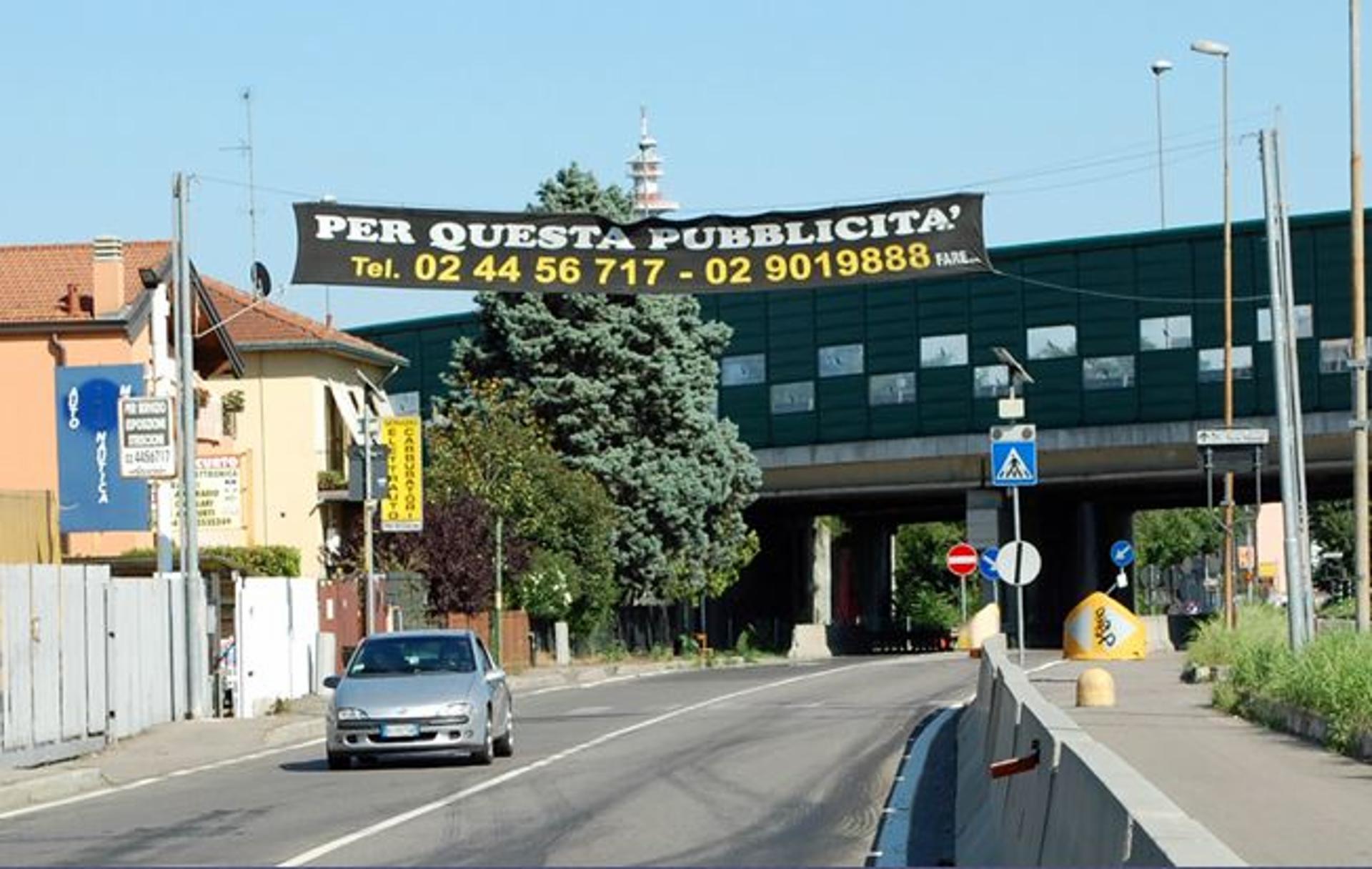 Impianto STRISCIONE a Pero, in zona Trattoria & Pizzeria Ciro e Cosimo